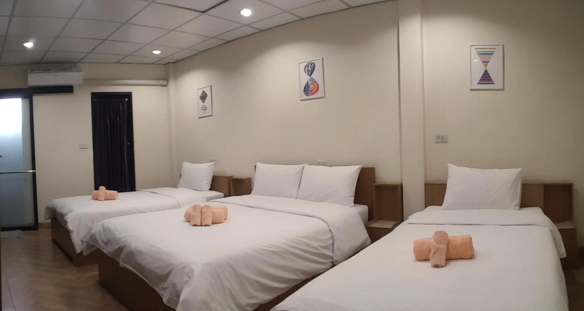 Bed in Double D Rooms & Cafe