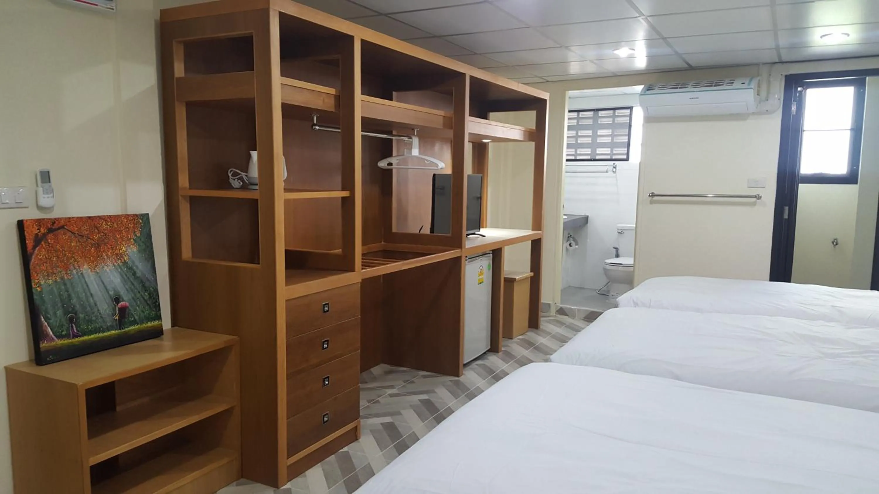 Bed in Double D Rooms & Cafe