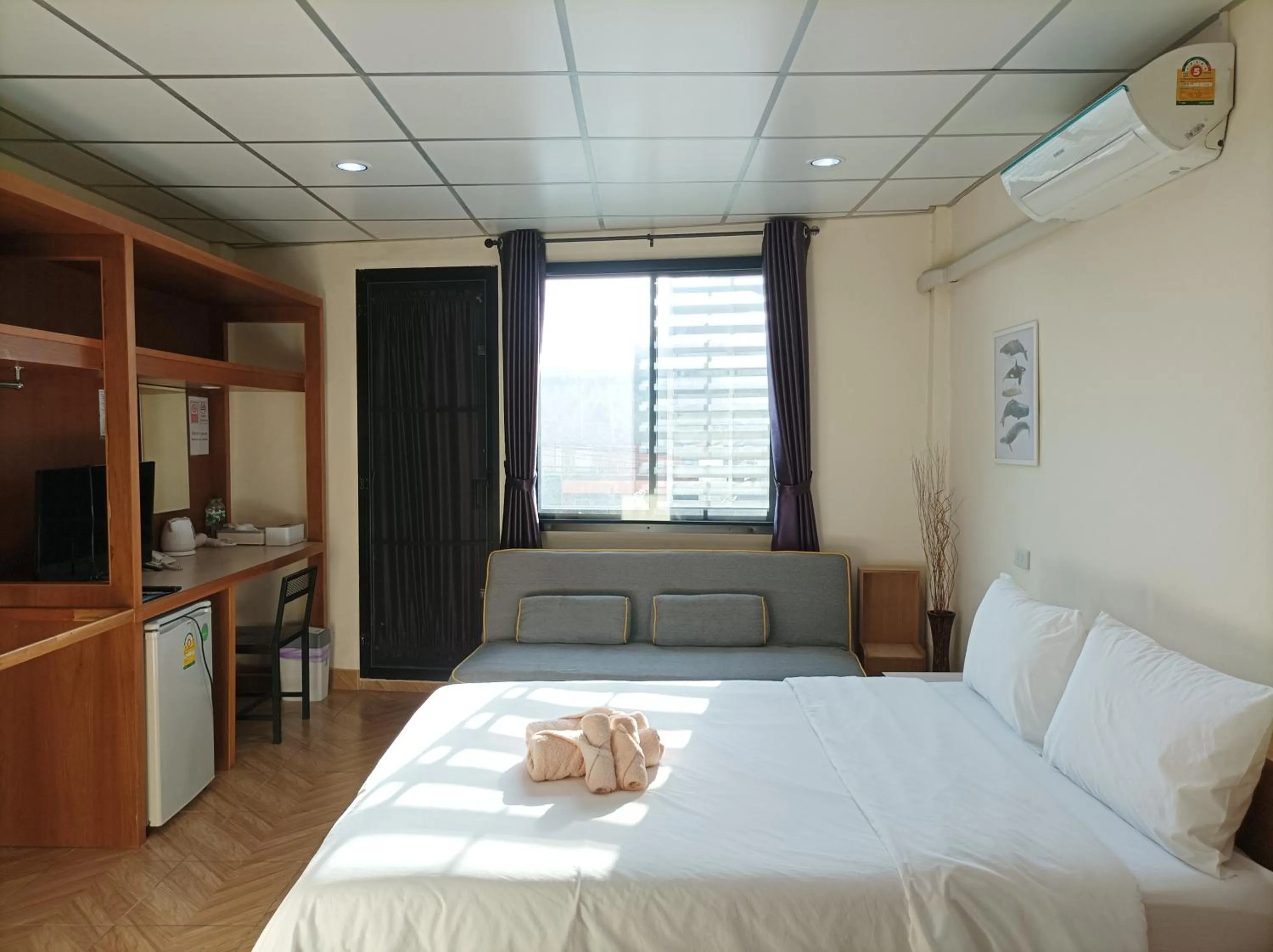 Bed in Double D Rooms & Cafe