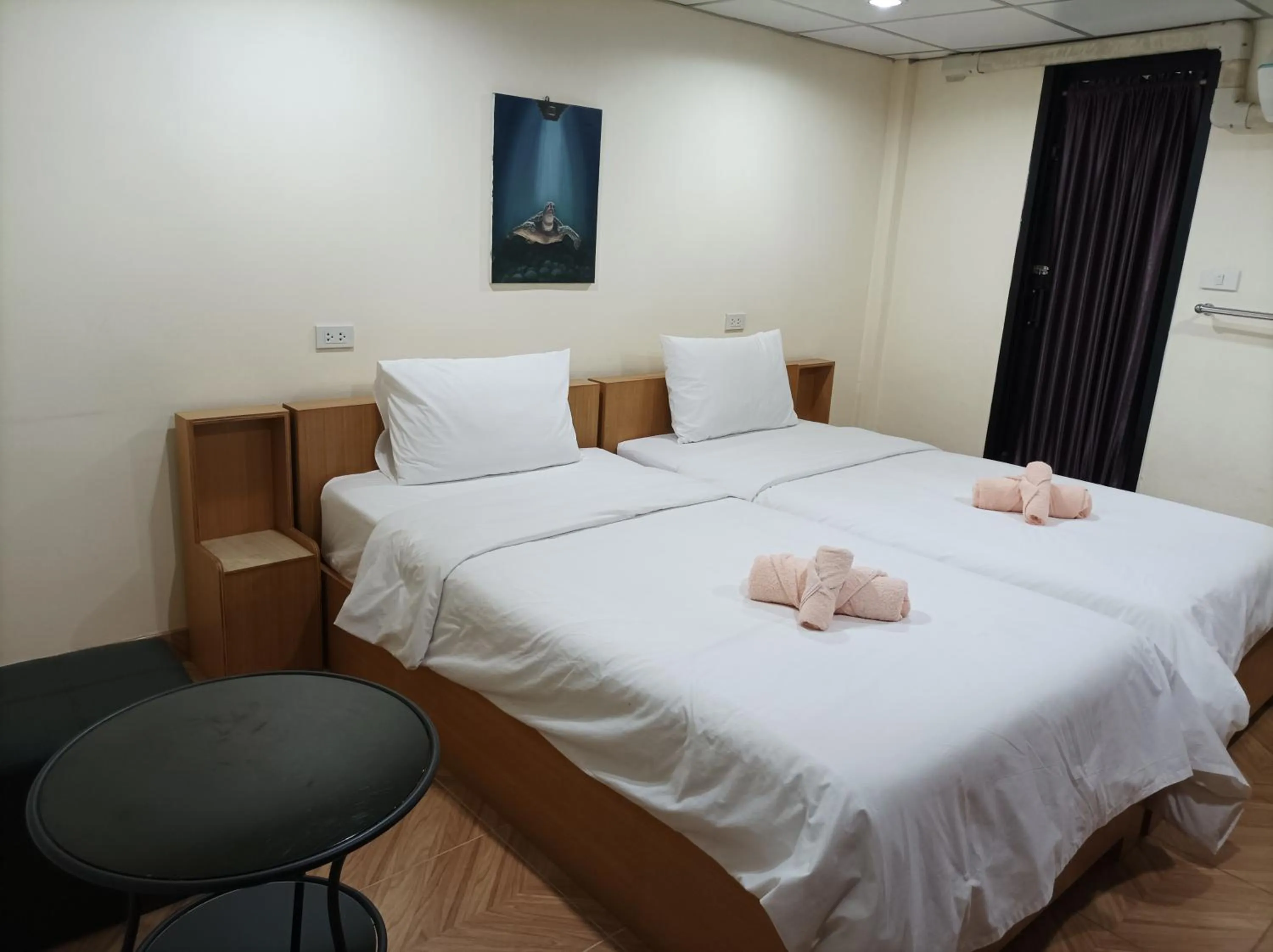 Bed in Double D Rooms & Cafe