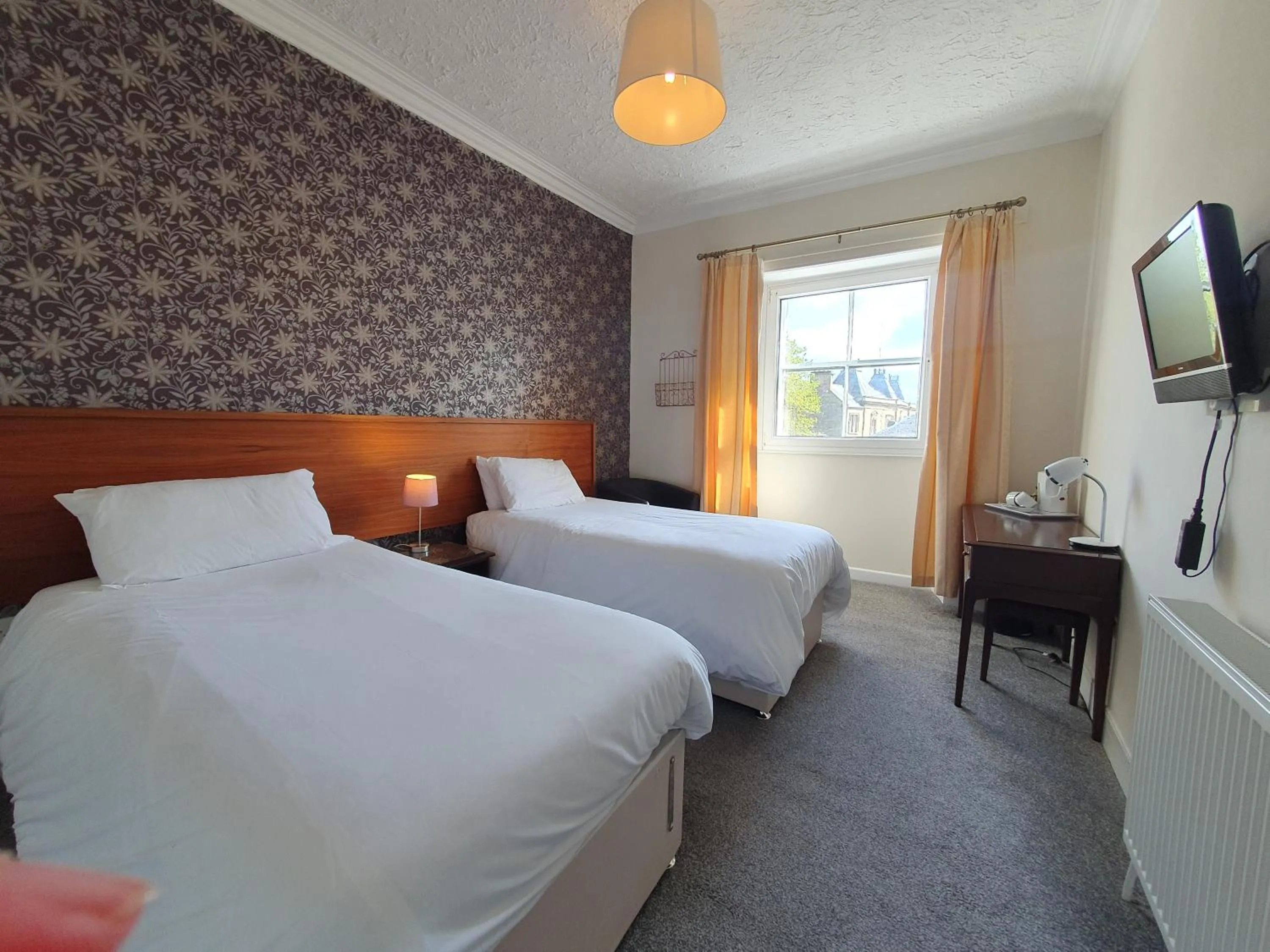 Shower, Bed in The Royal Hotel