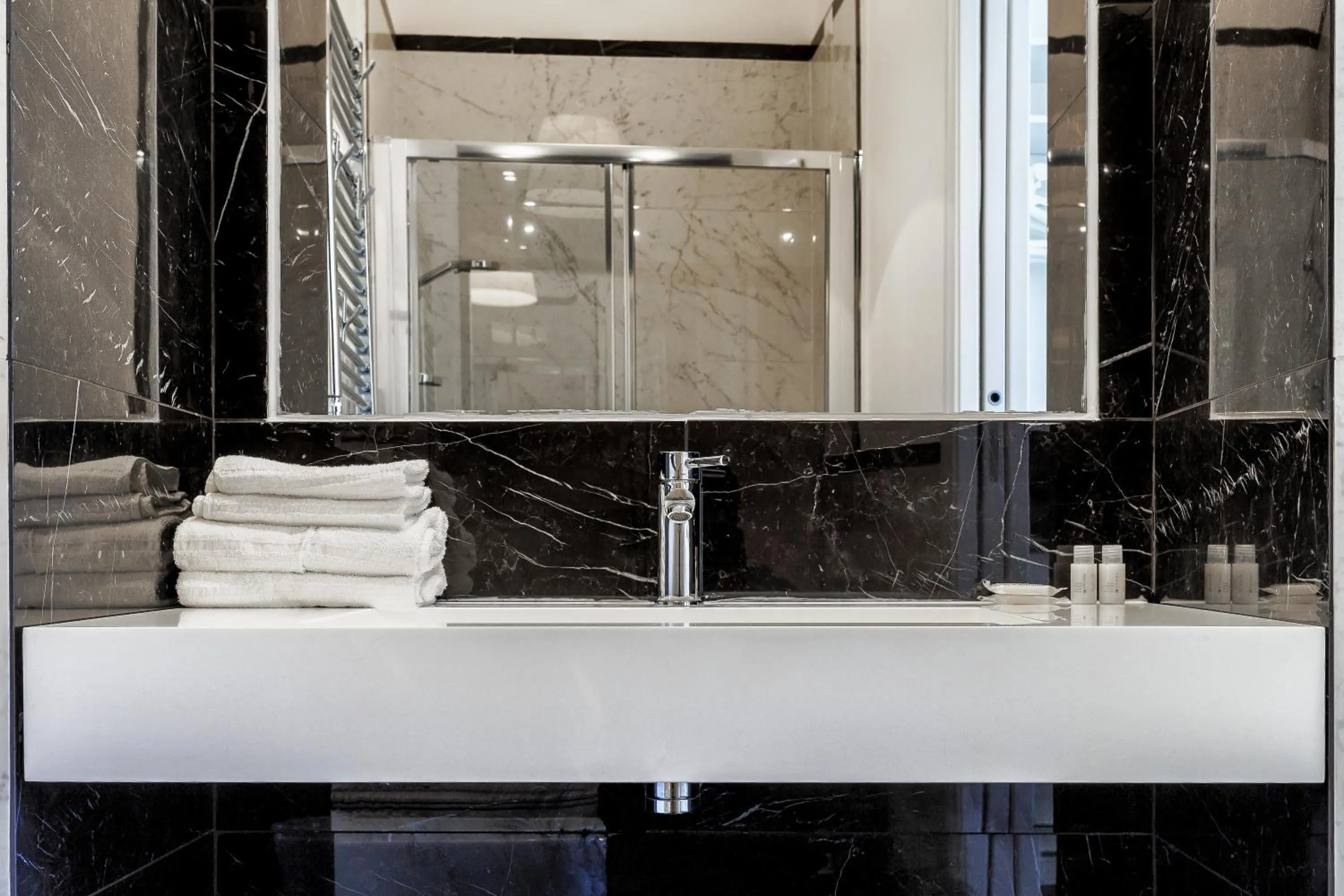 Bathroom in PLEY Cagliari Boutique Suites