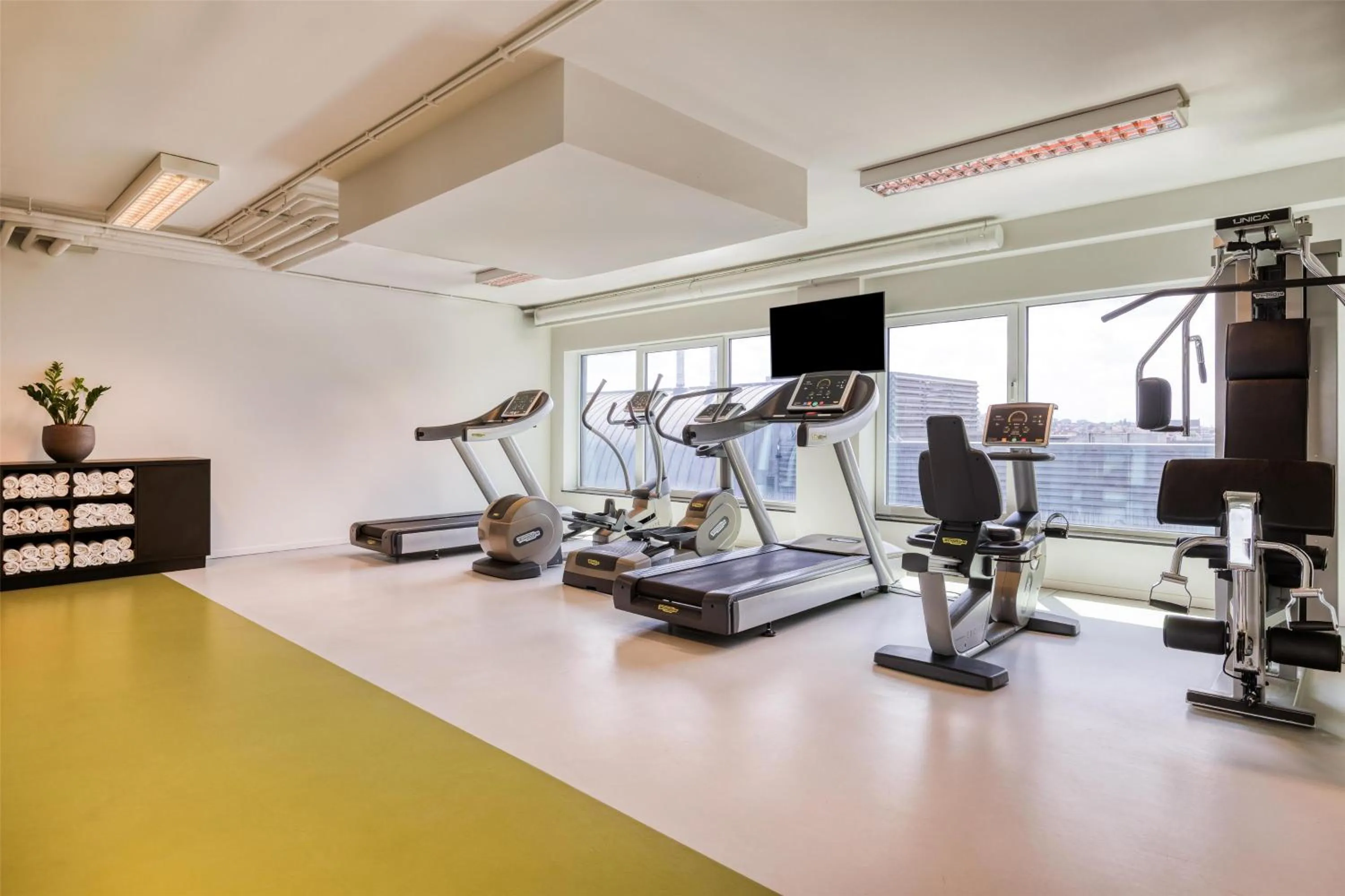 Fitness centre/facilities in Radisson Hotel Brussels Centre Midi