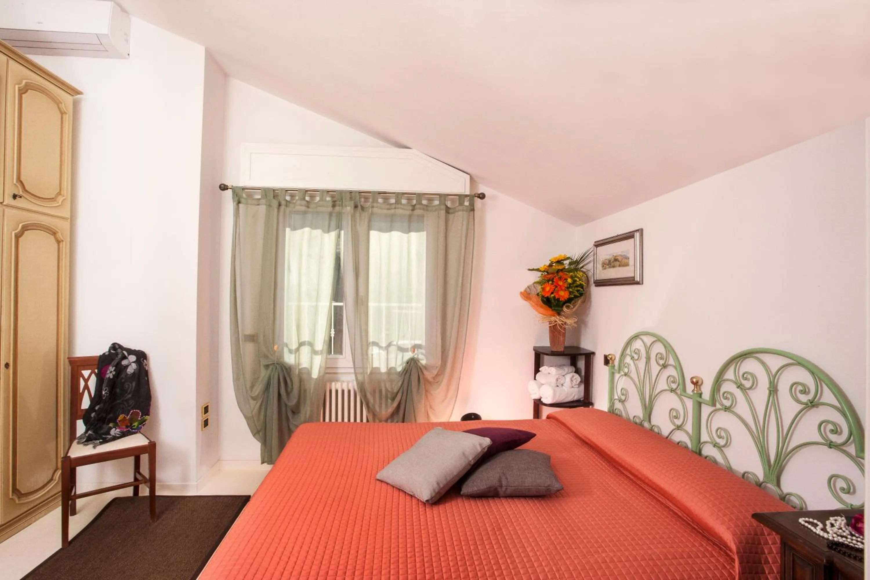 Photo of the whole room, Bed in Hotel Locanda Rosy