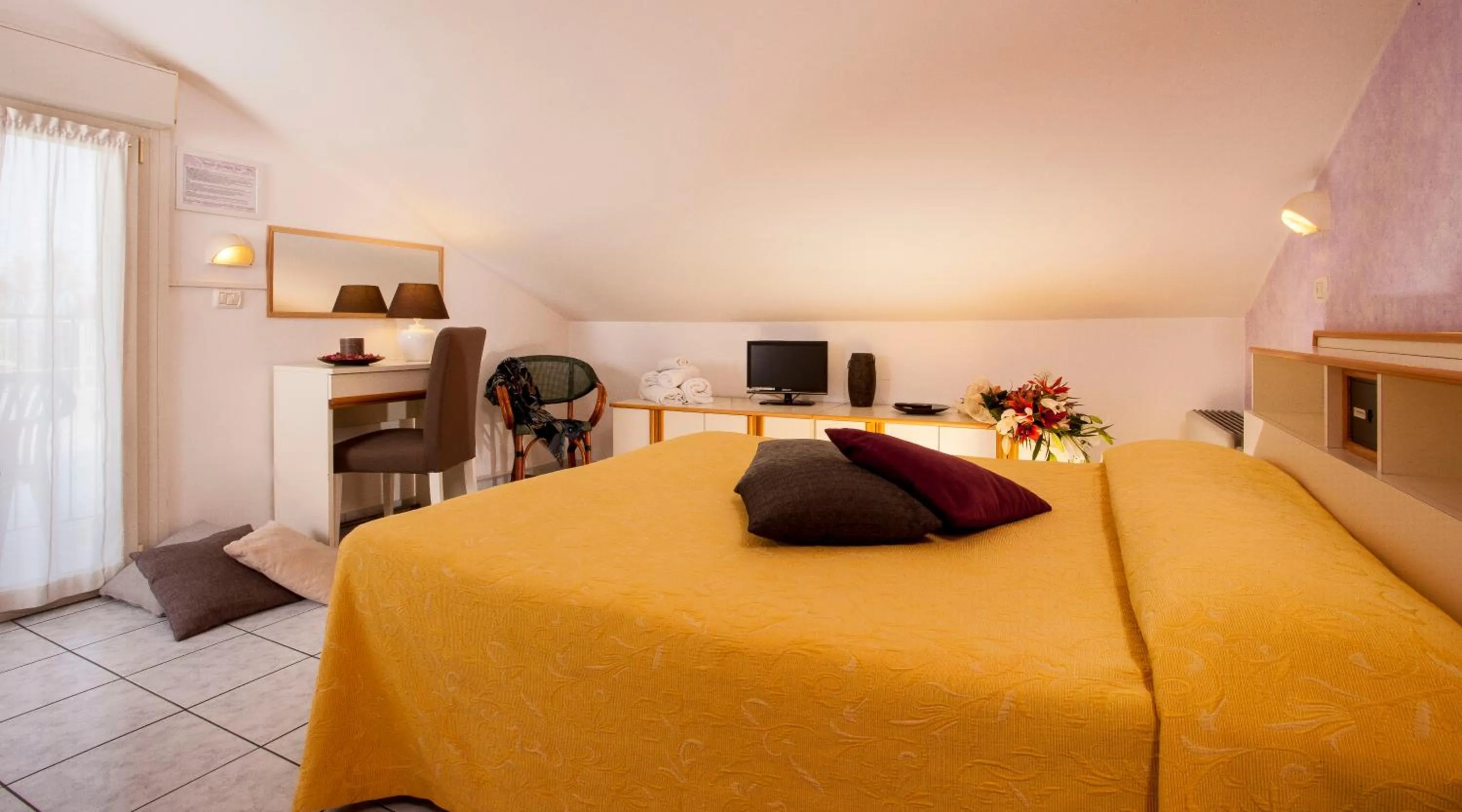 Photo of the whole room, Bed in Hotel Locanda Rosy