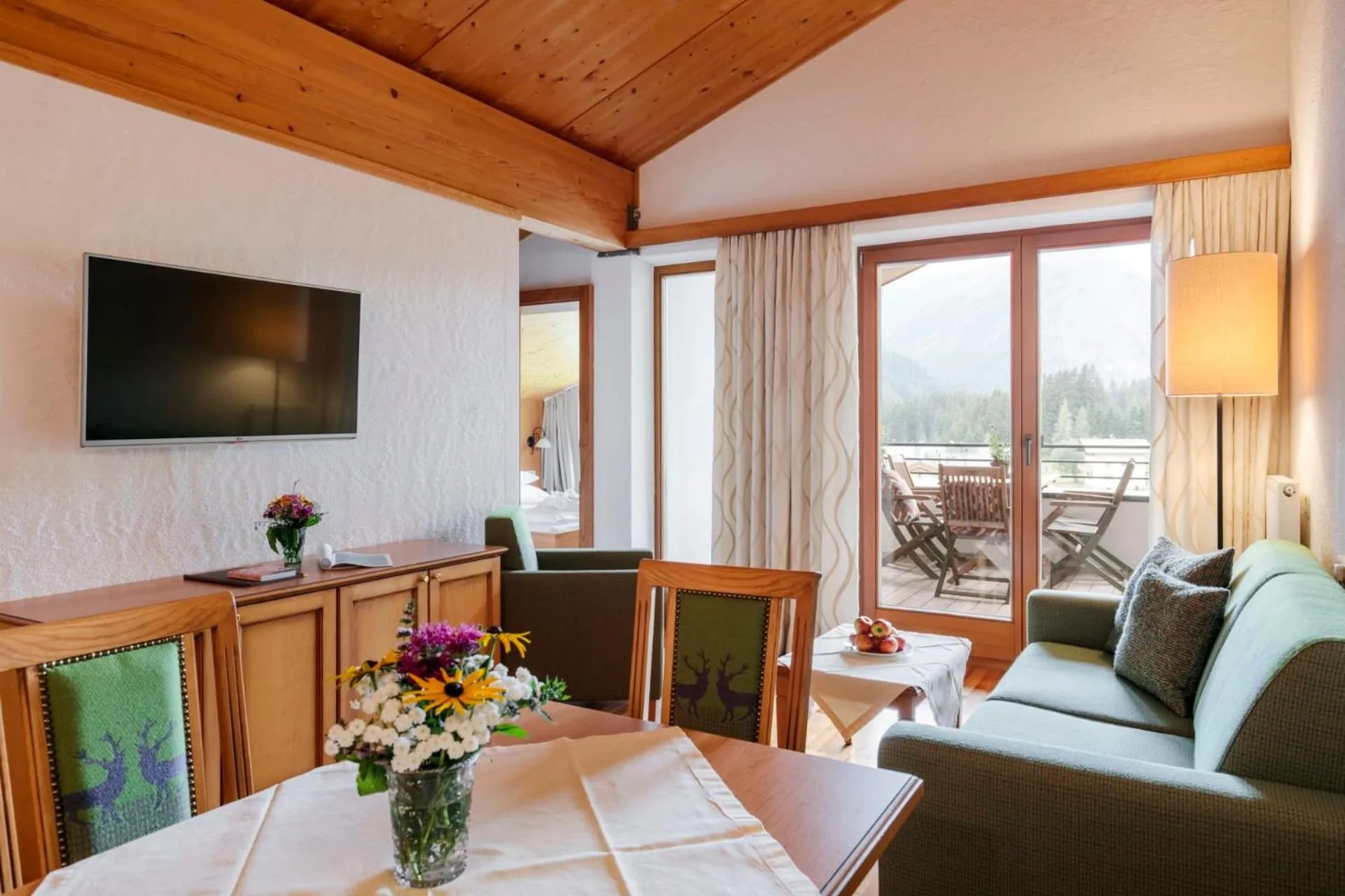 Living room in Hotel Schranz - Ski In & Ski Out