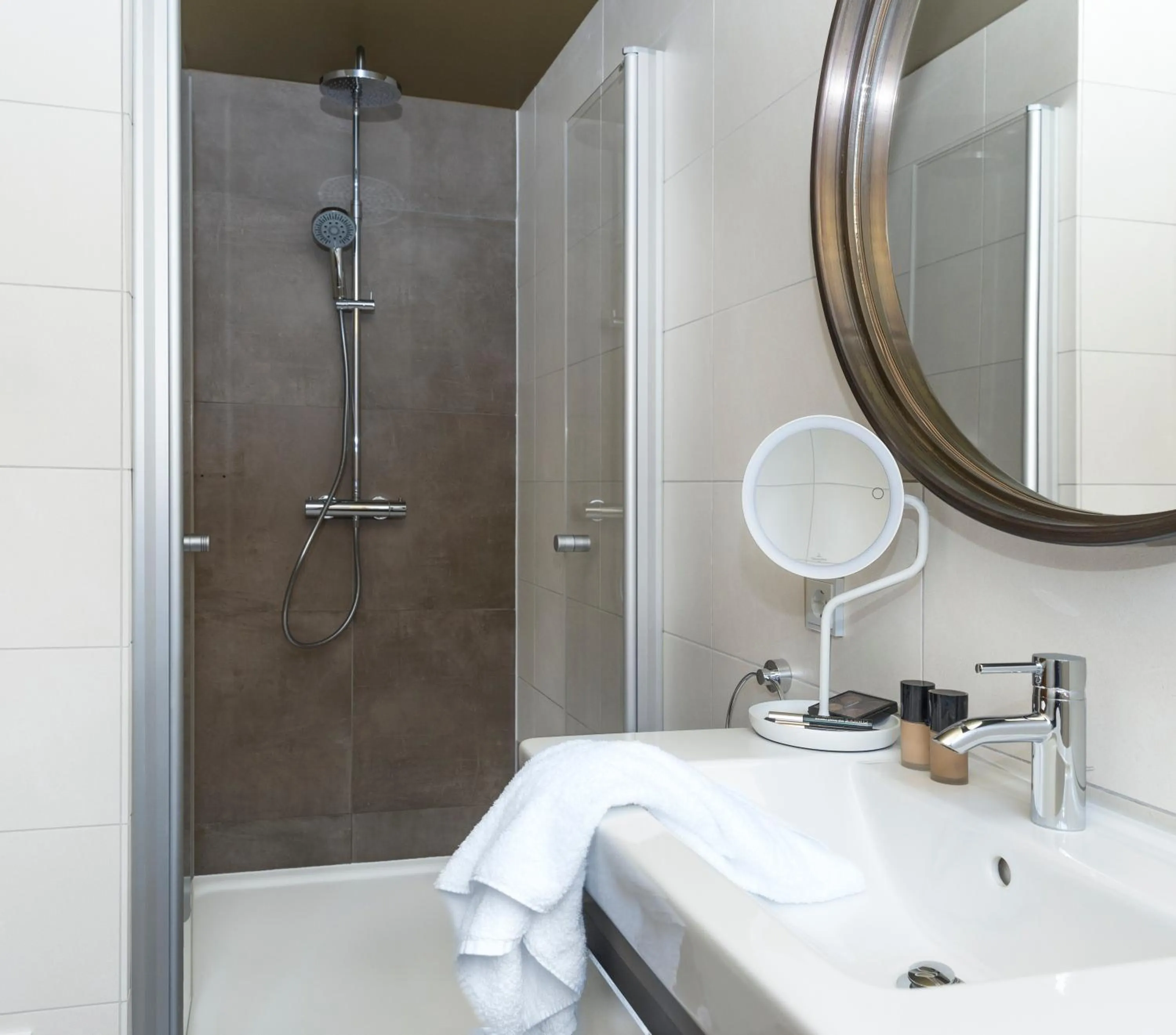 Shower in Hotel Schranz - Ski In & Ski Out