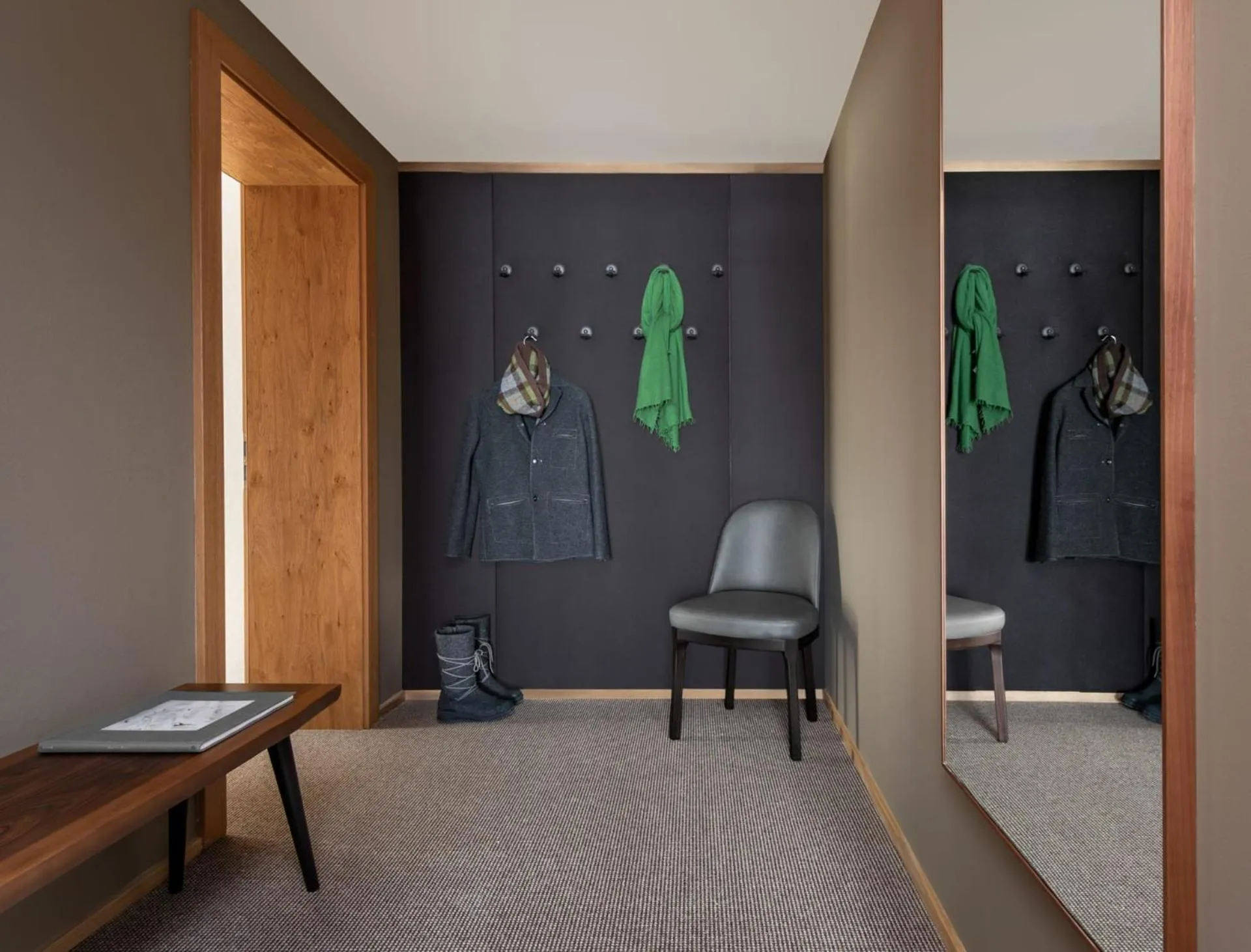 wardrobe in Hotel Schranz - Ski In & Ski Out