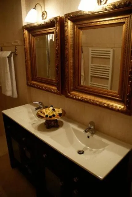 Bathroom in Korina Gallery Hotel