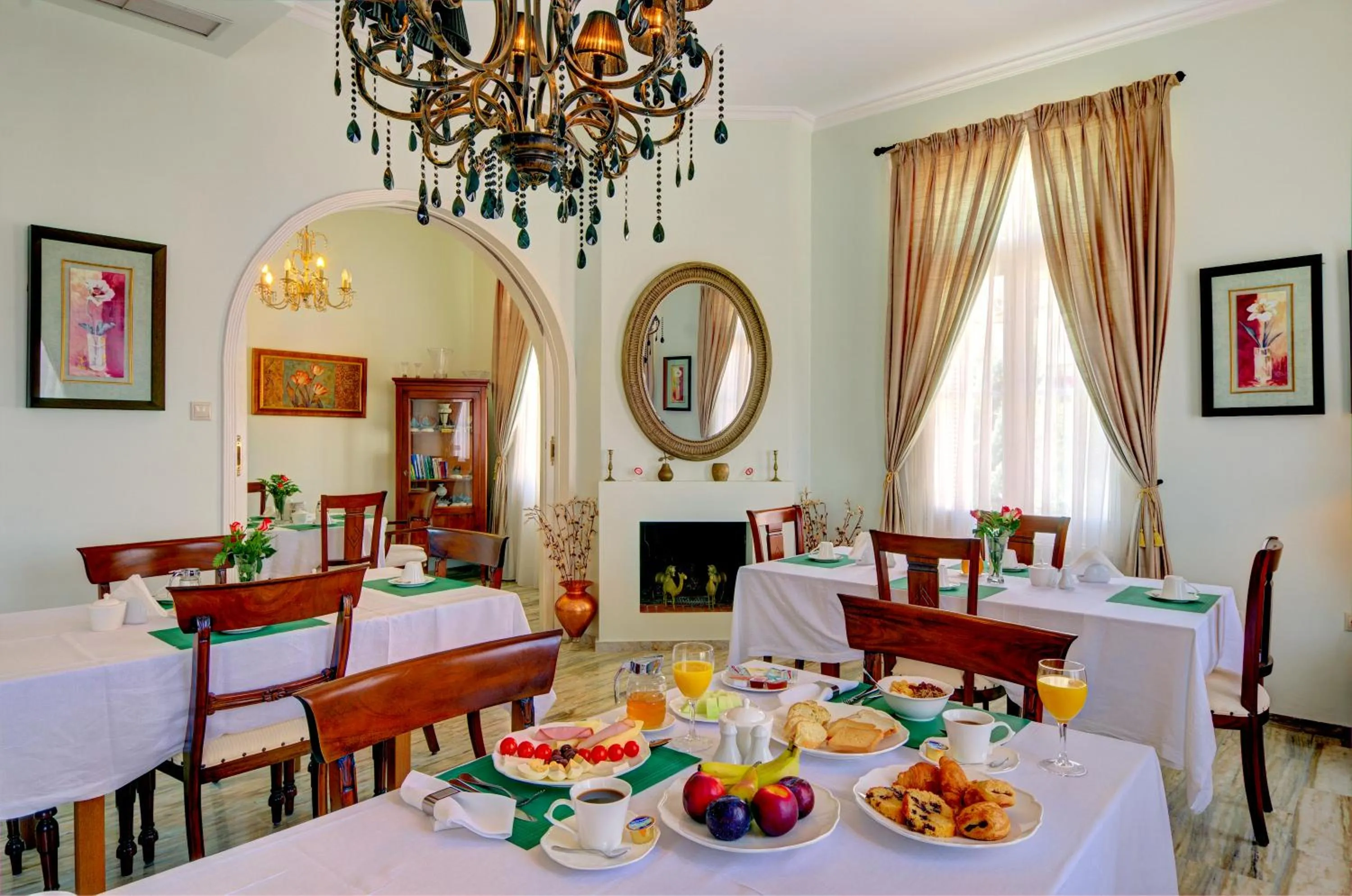 Restaurant/places to eat in Korina Gallery Hotel