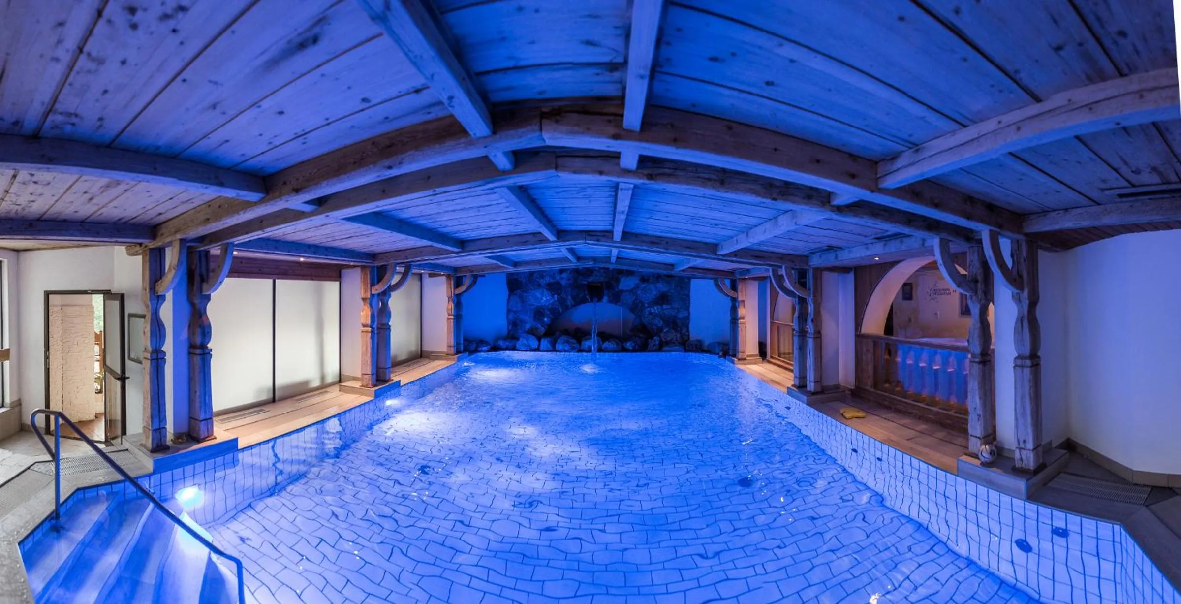 Swimming pool in Hotel Sperlhof