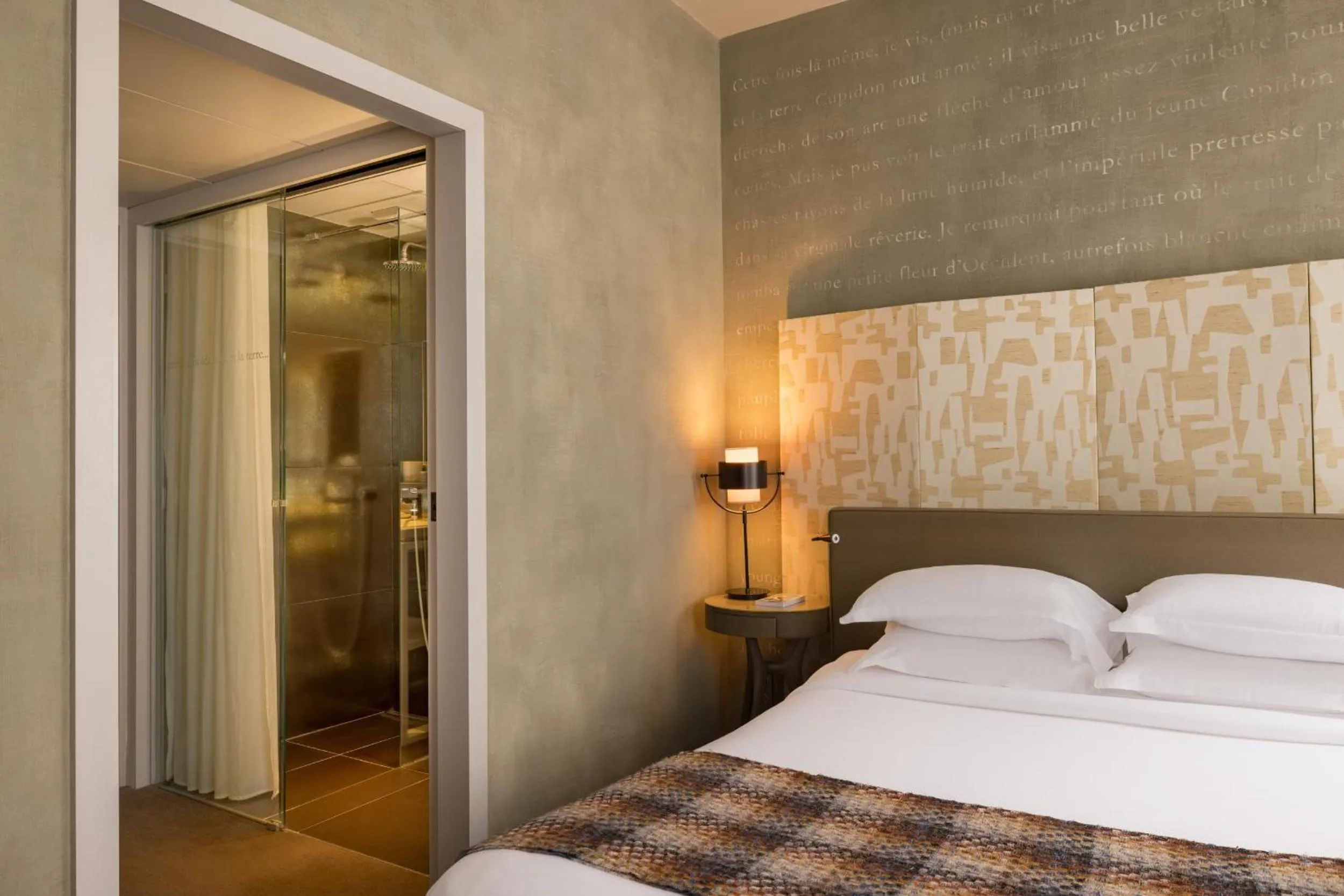 Bedroom, Bed in Le Pavillon des Lettres