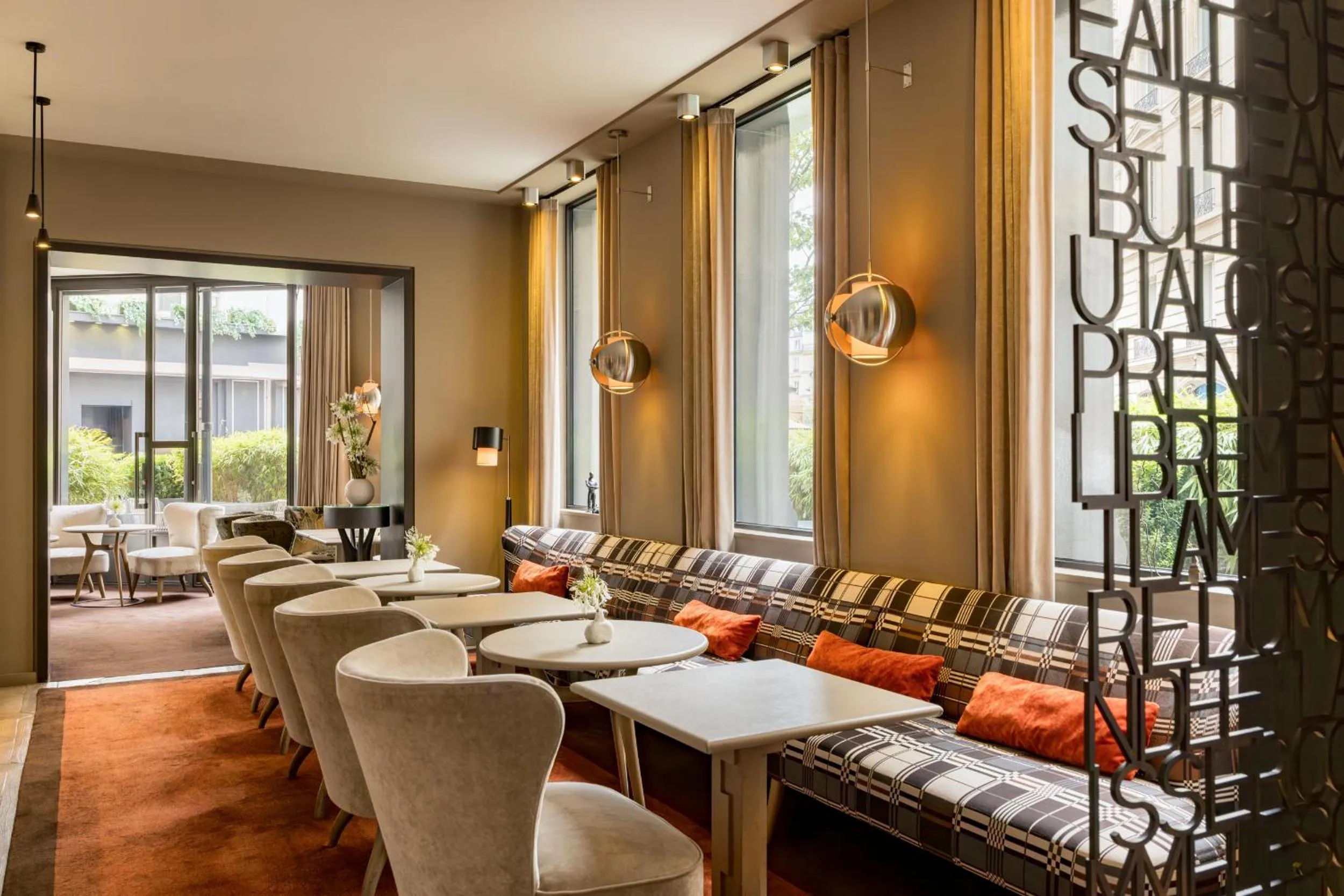 Lounge or bar in Le Pavillon des Lettres