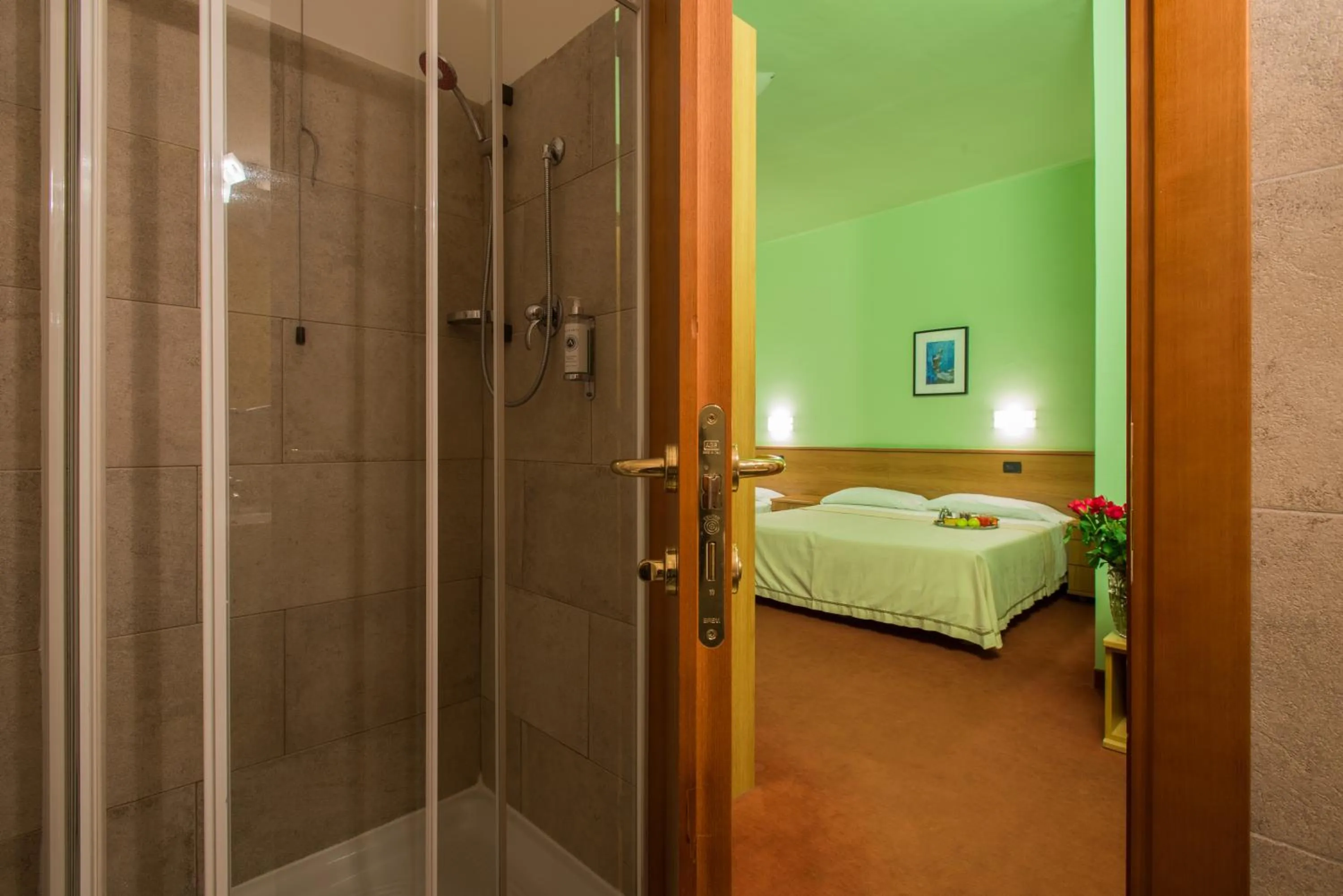 Shower, Bed in Hotel Lux
