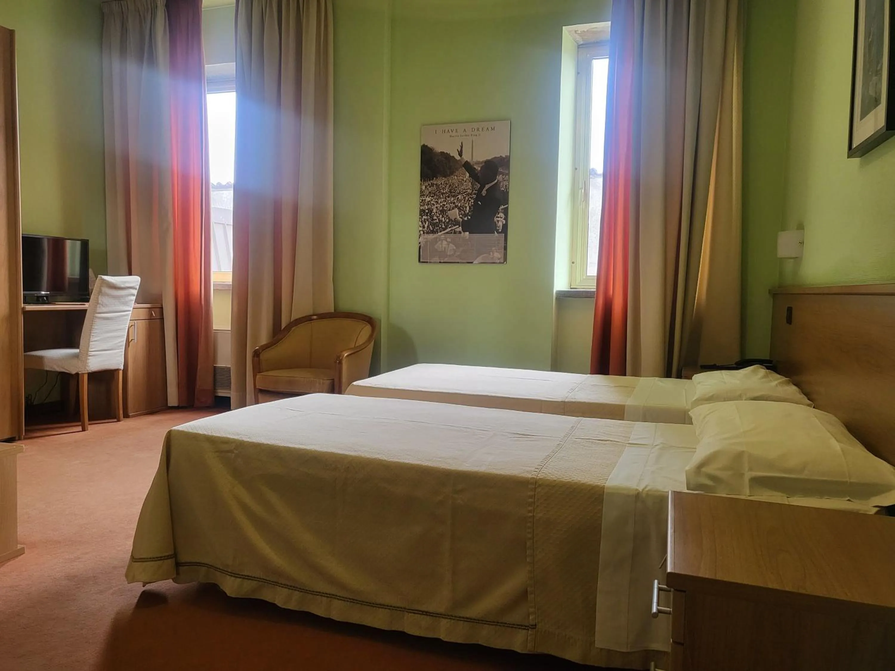 Bedroom, Bed in Hotel Lux