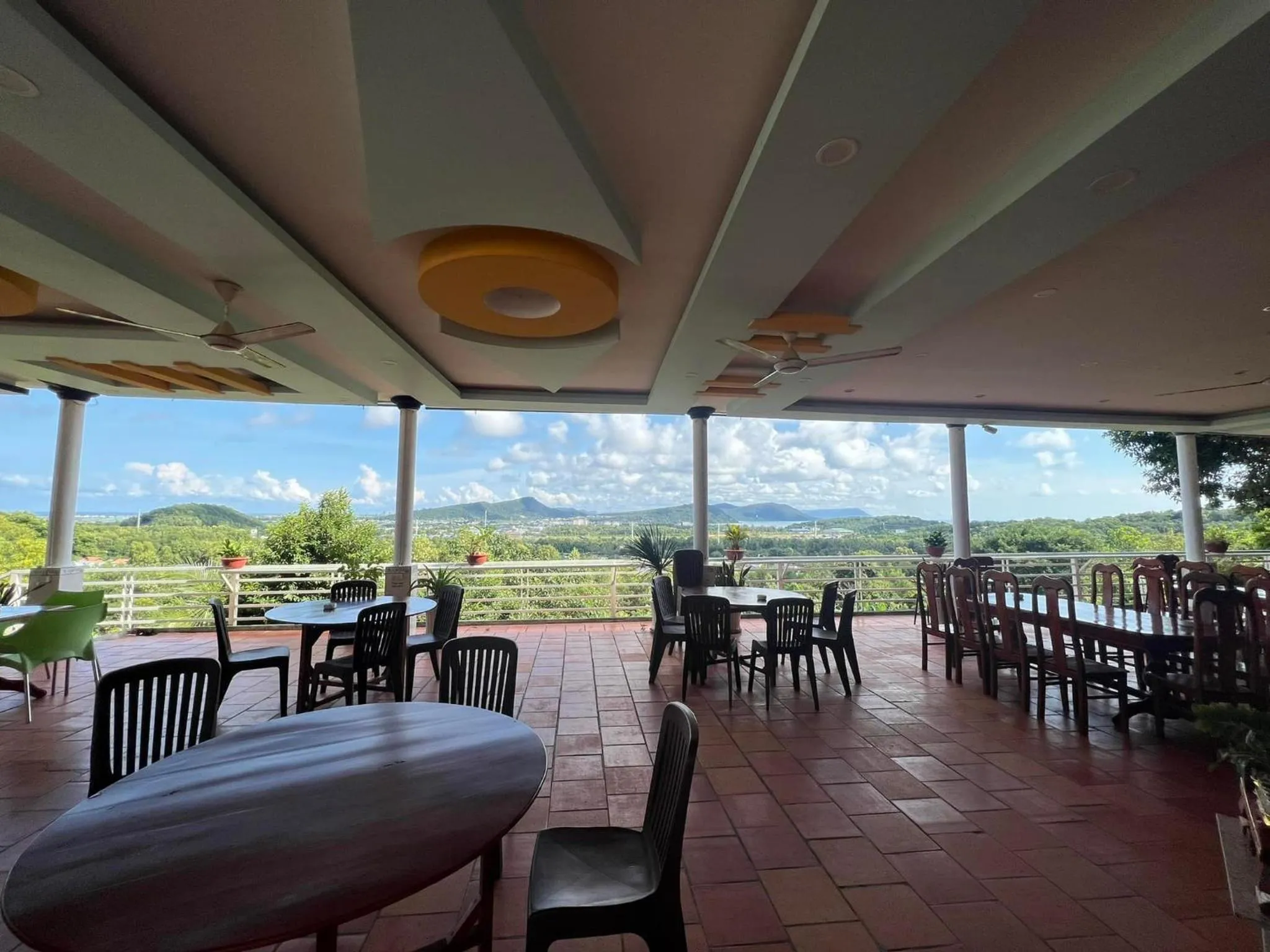 Restaurant/places to eat in Hanh Mai Hotel