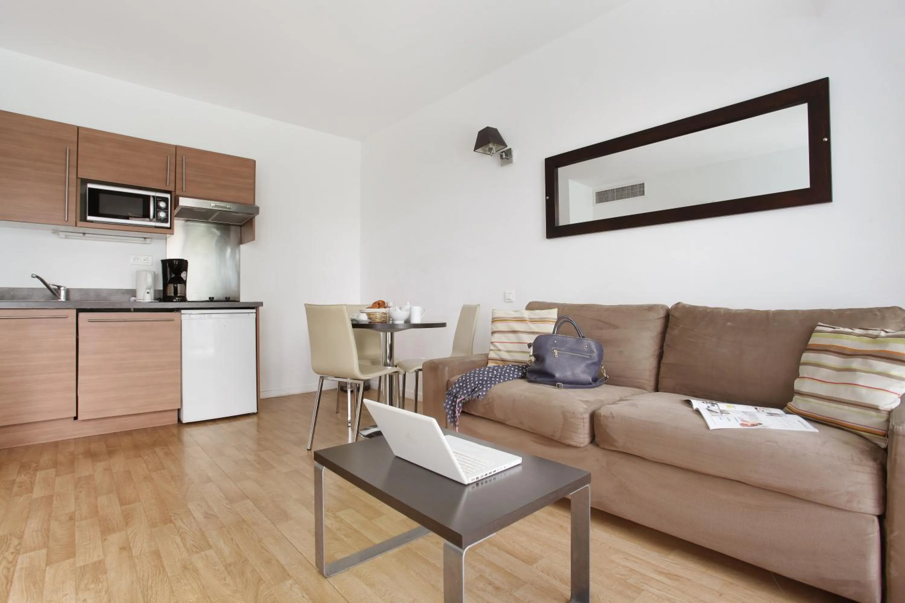 Kitchen or kitchenette in Appart'hôtel Odalys City - Monaco Les Hauts de la Principauté