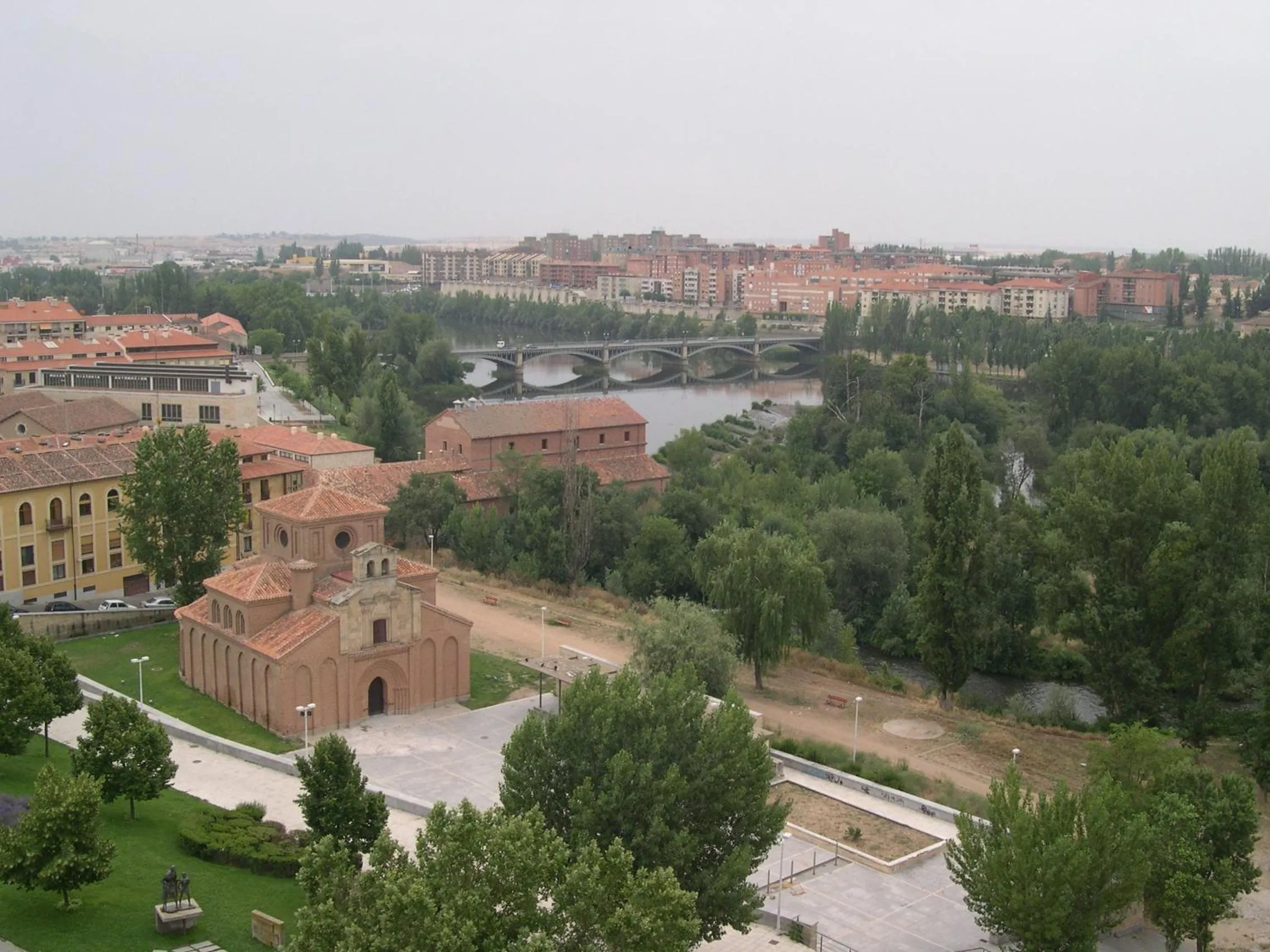 Property building in Apartamento Ribera Del Puente