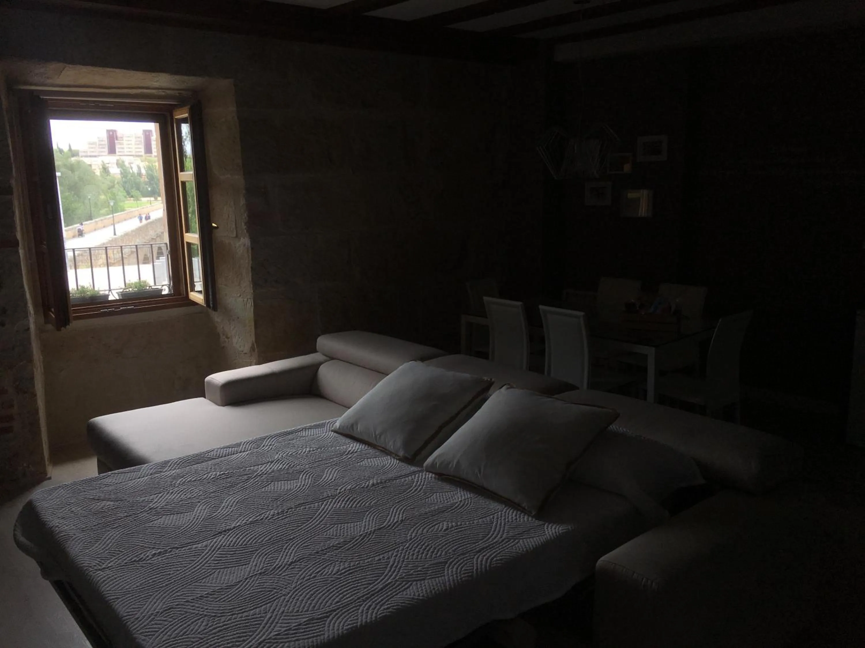 Living room, Bed in Apartamento Ribera Del Puente