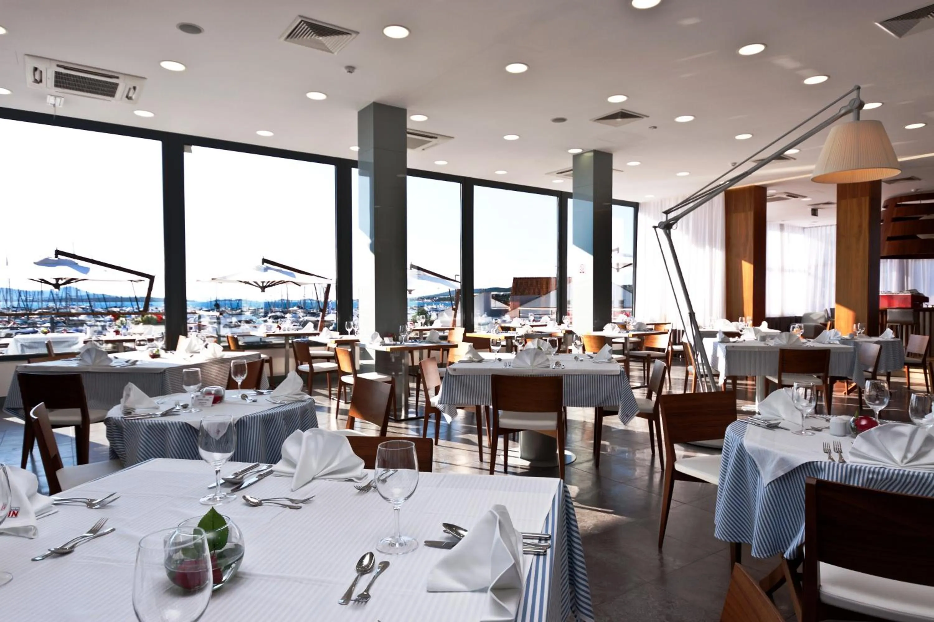 Restaurant/places to eat in Hotel IN