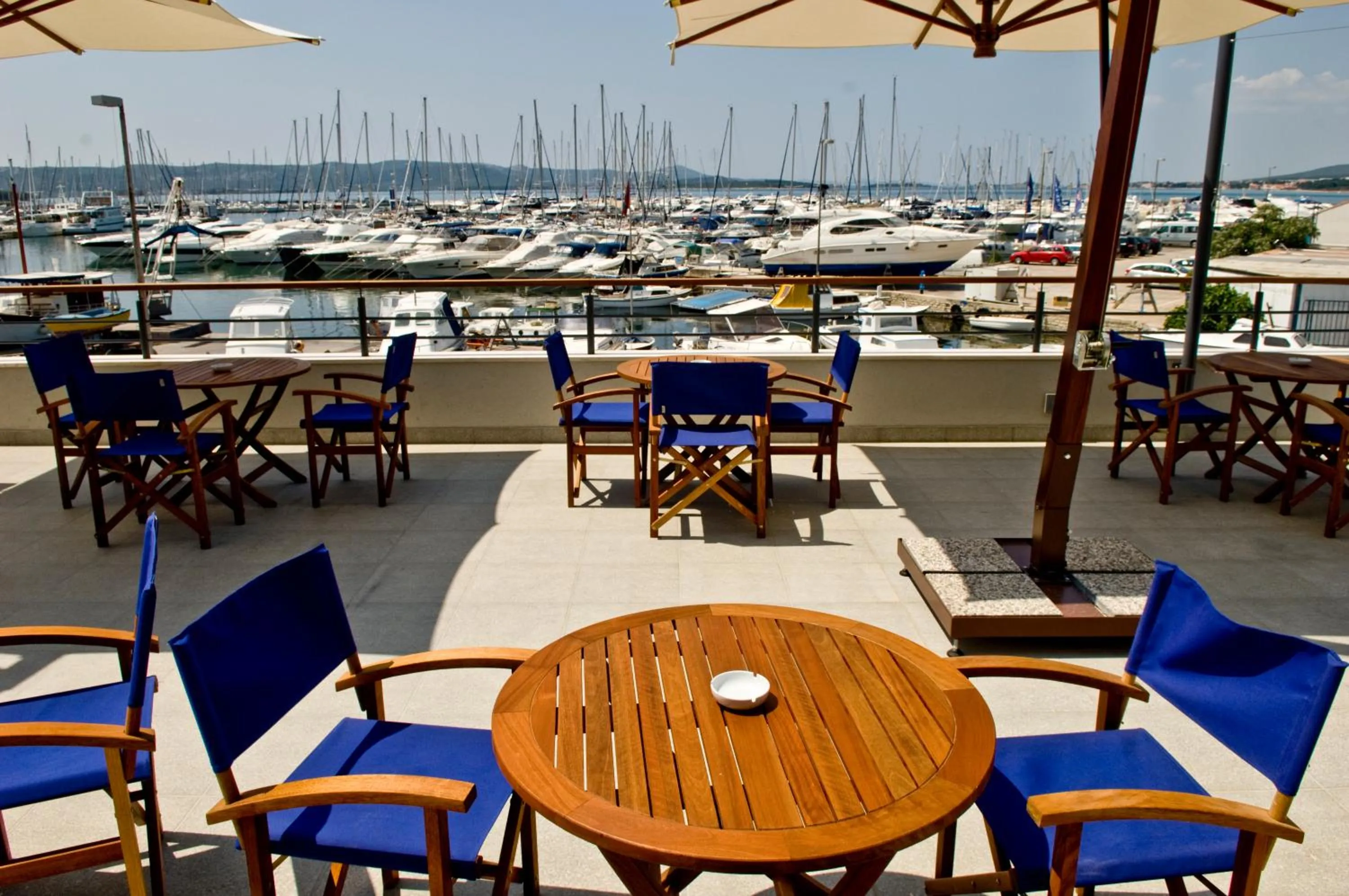 Restaurant/places to eat in Hotel IN