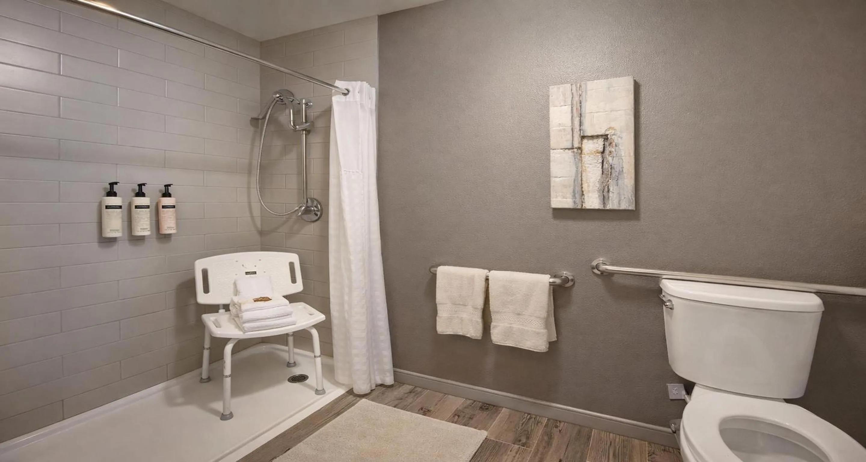 Bedroom in Best Western PLUS Peppertree Airport Inn