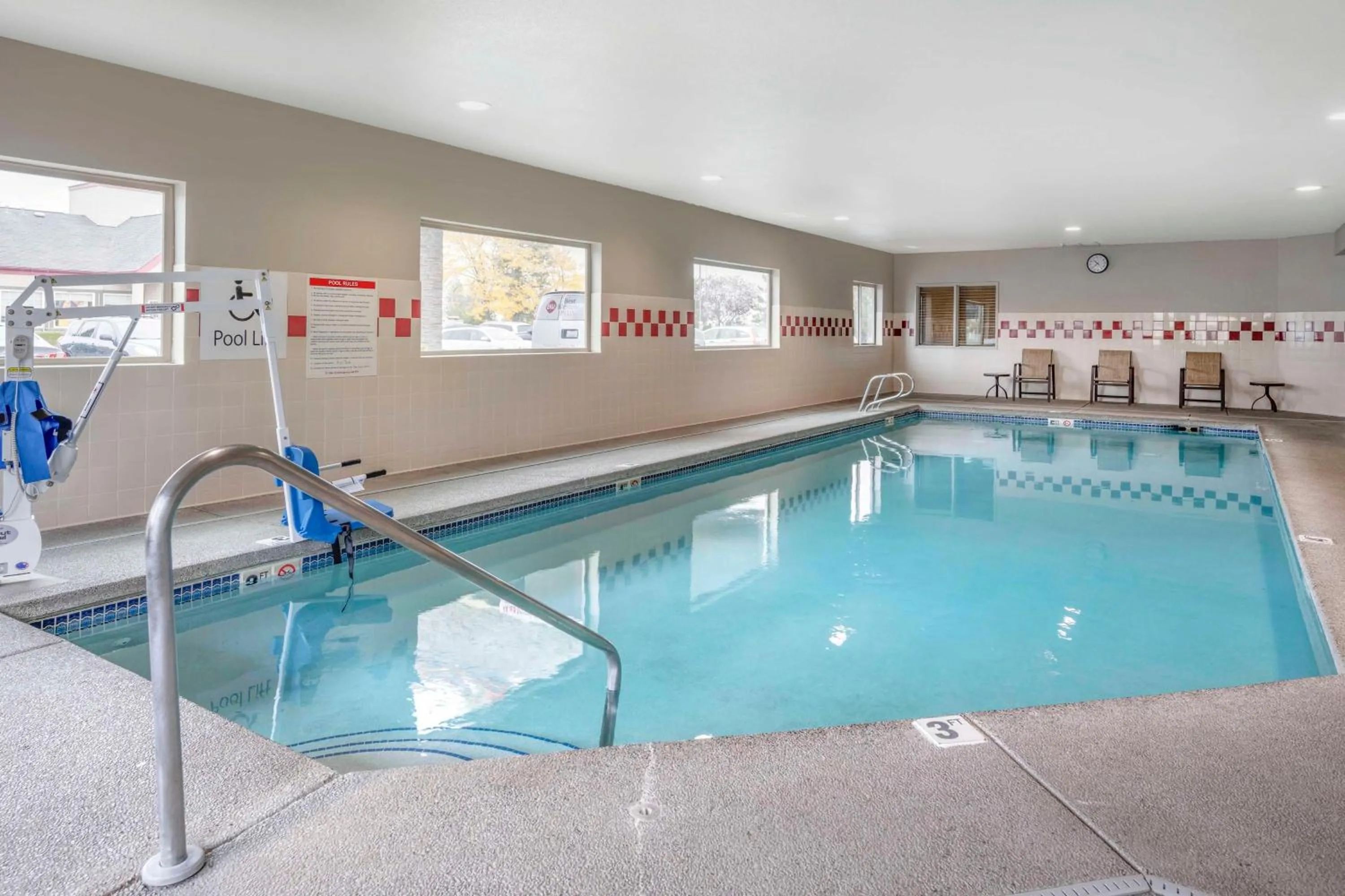 Pool view in Best Western PLUS Peppertree Airport Inn