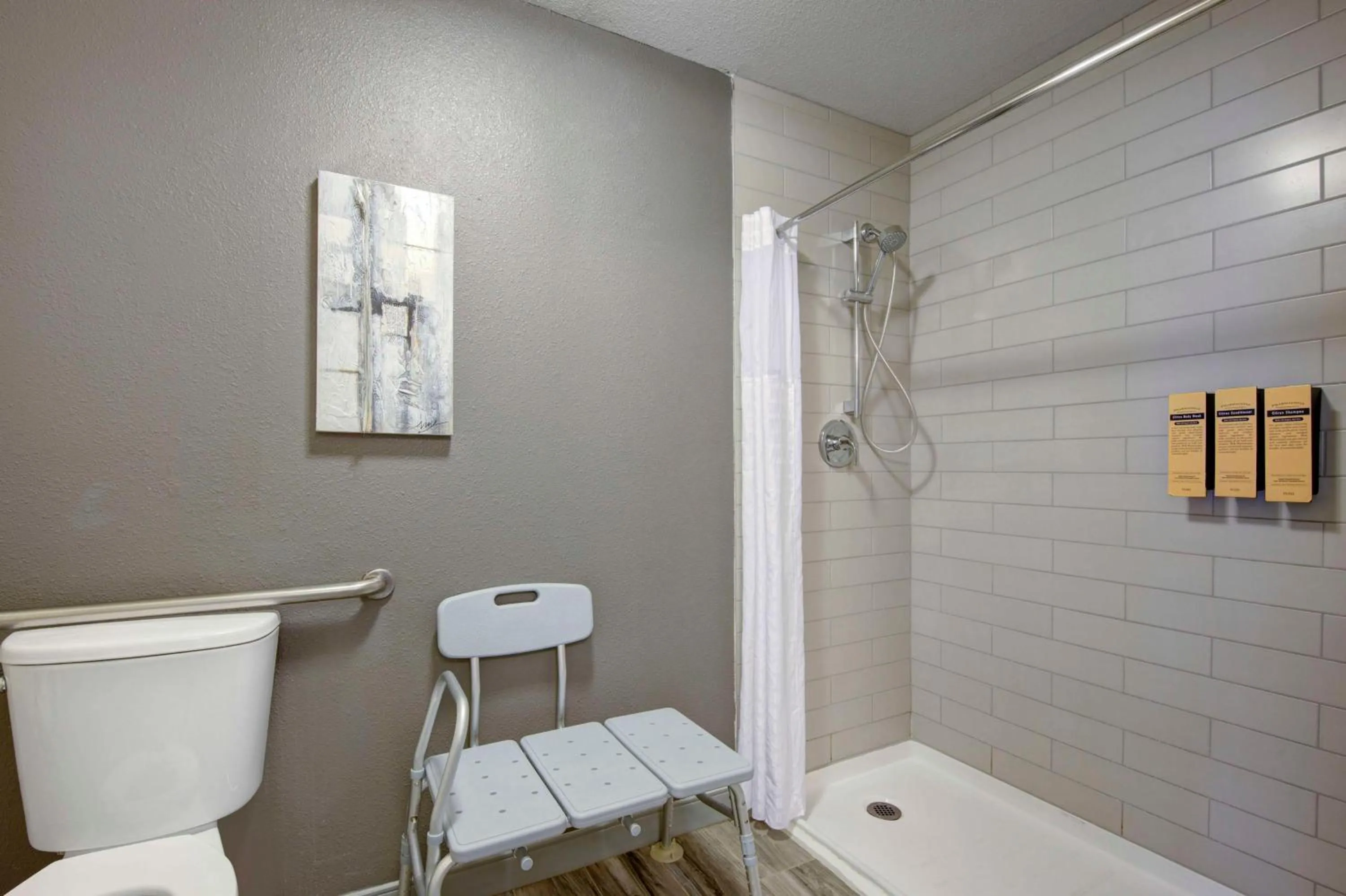 Bathroom in Best Western PLUS Peppertree Airport Inn