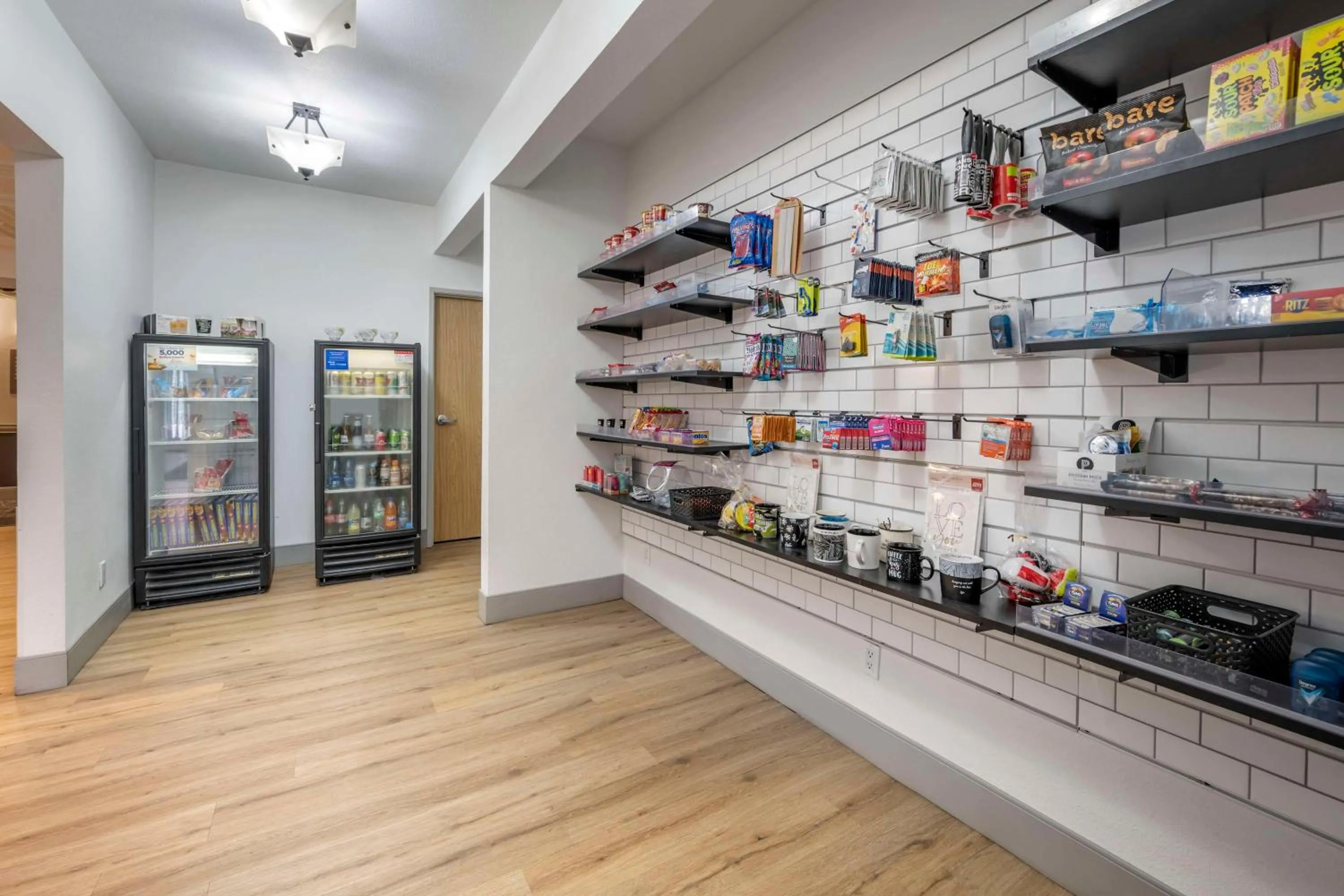 Property building in Best Western PLUS Peppertree Airport Inn