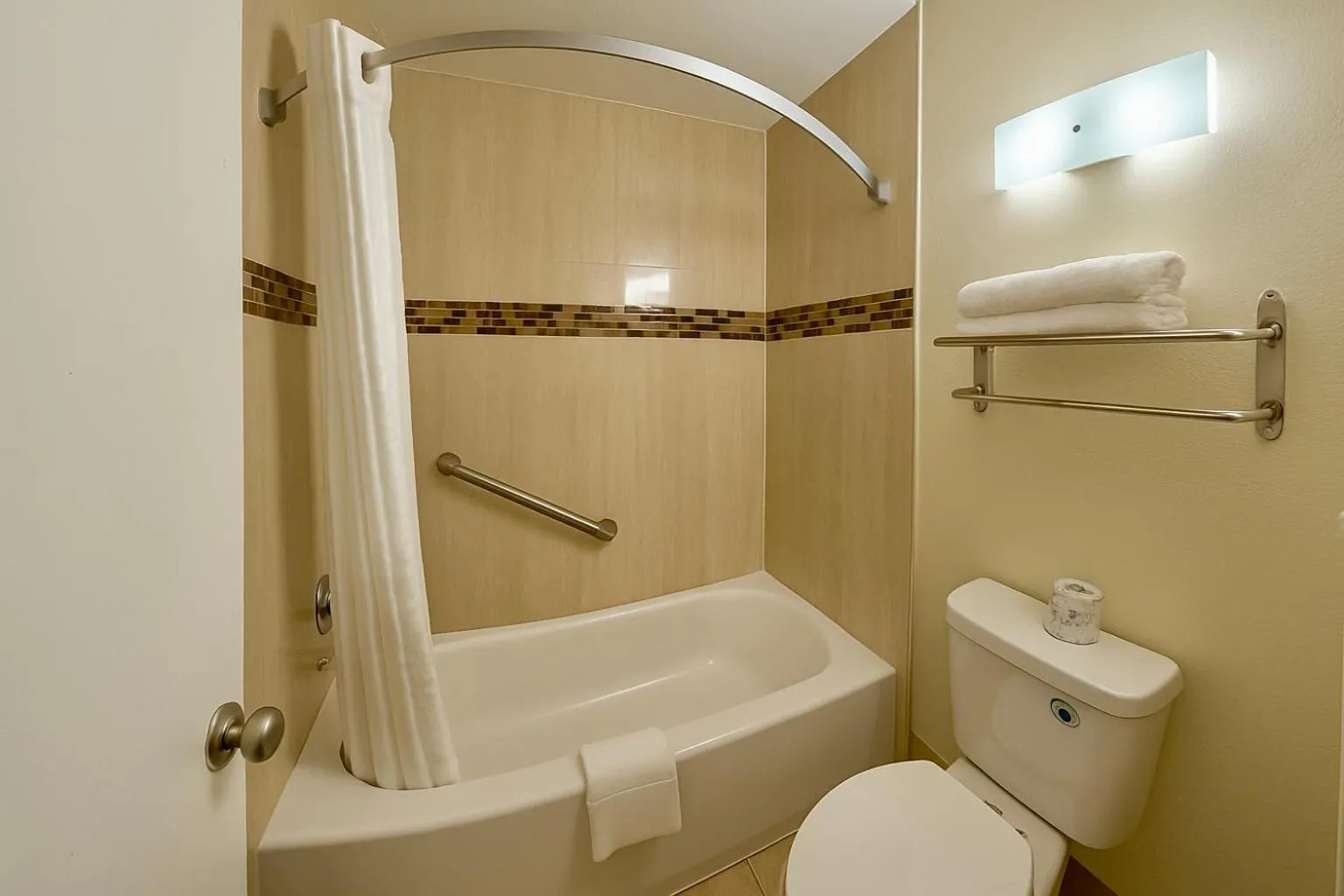 Bathroom in Days Inn by Wyndham Bradenton I-75