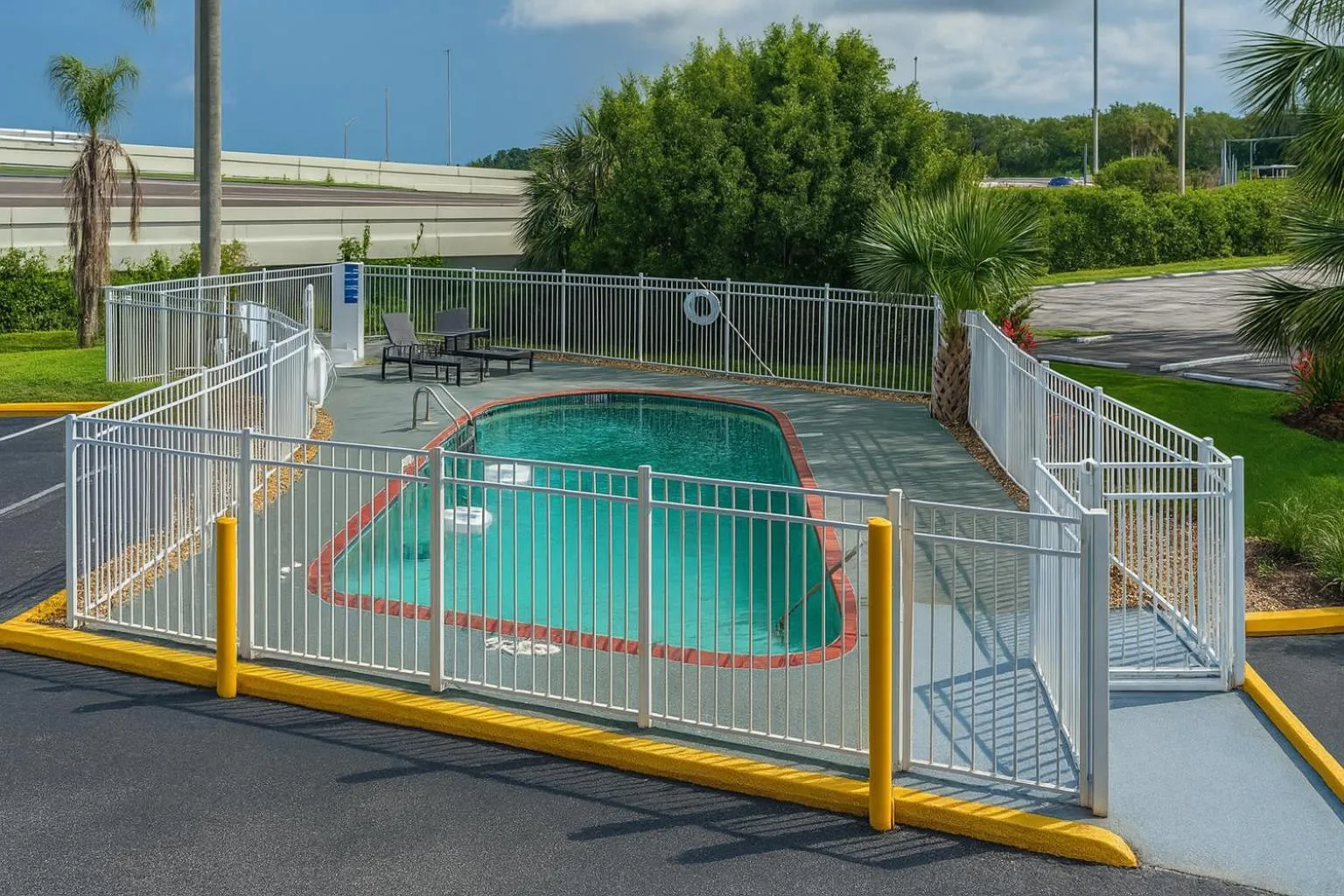 Swimming pool in Days Inn by Wyndham Bradenton I-75