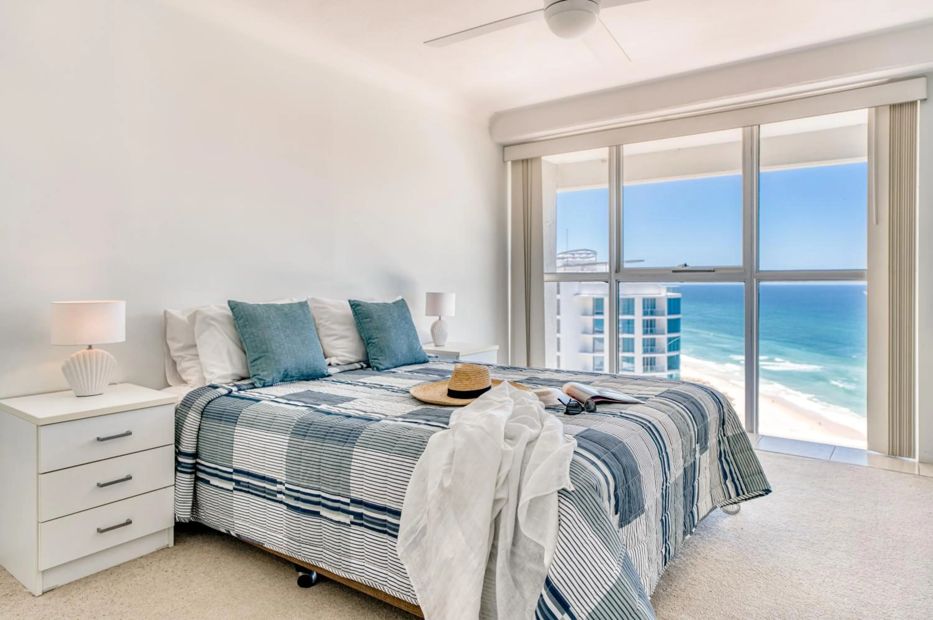 Bedroom, Bed in Talisman Beachside Broadbeach