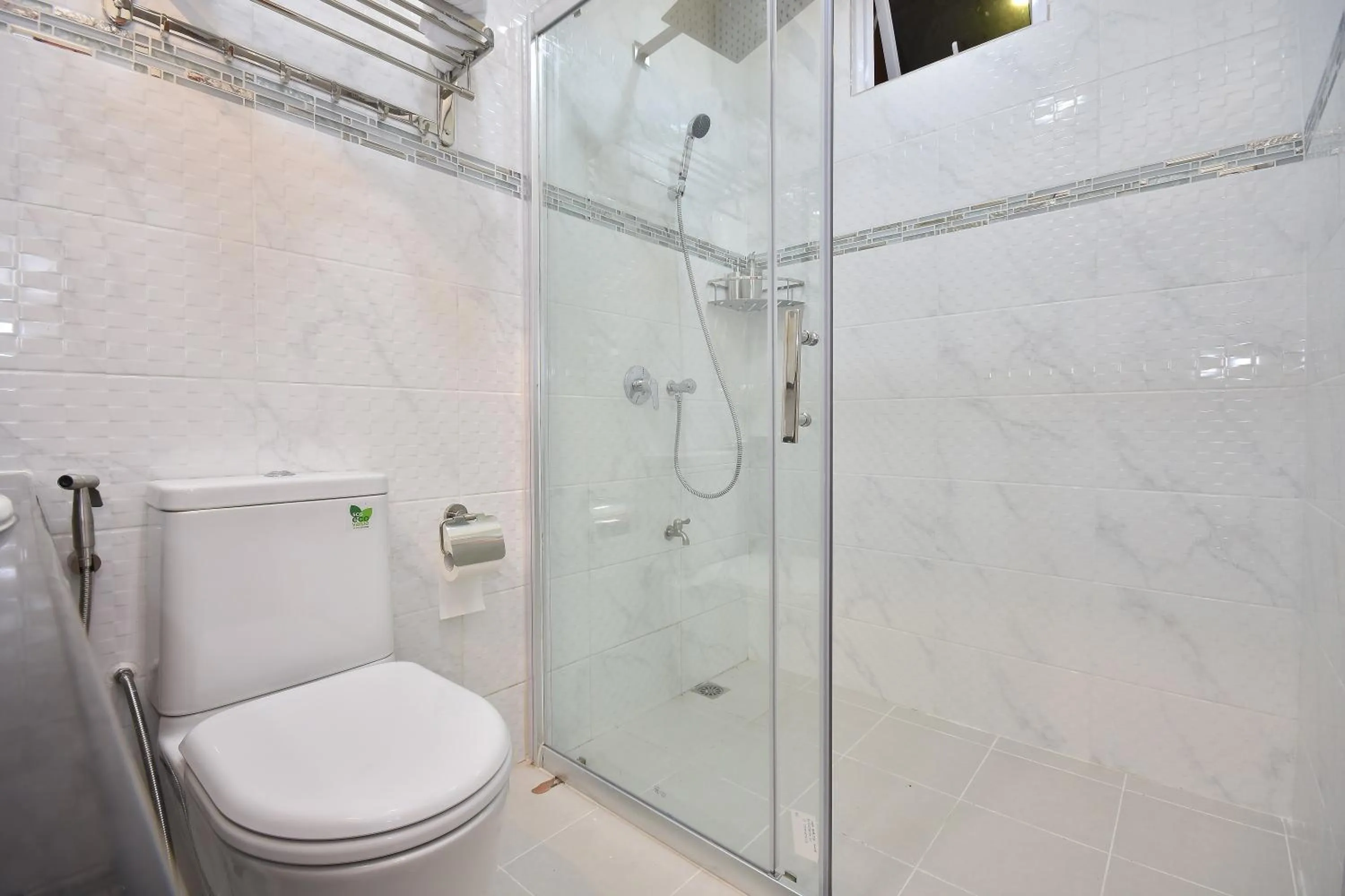 Bathroom in Paguro Beach Inn