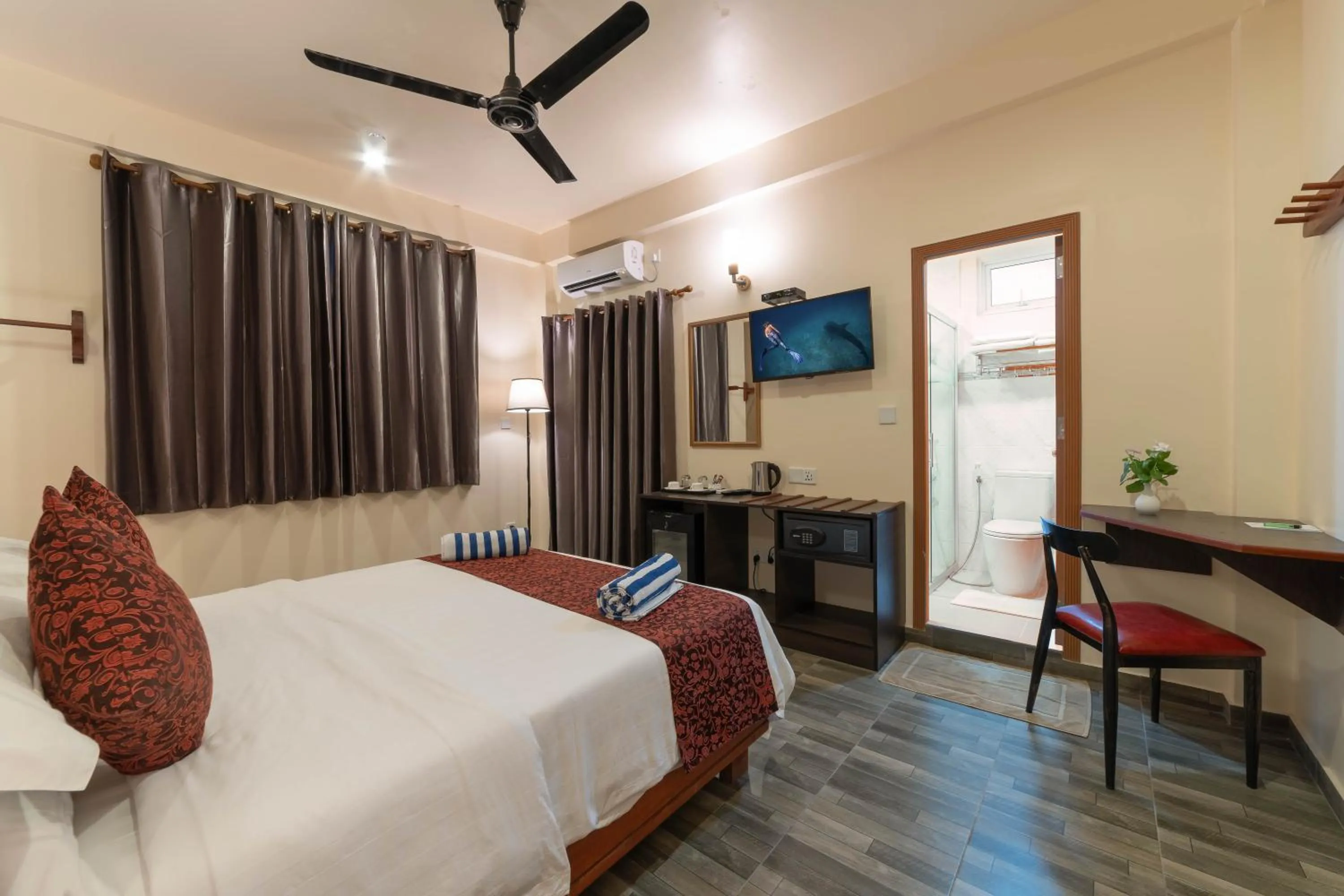 TV and multimedia, Bed in Paguro Beach Inn