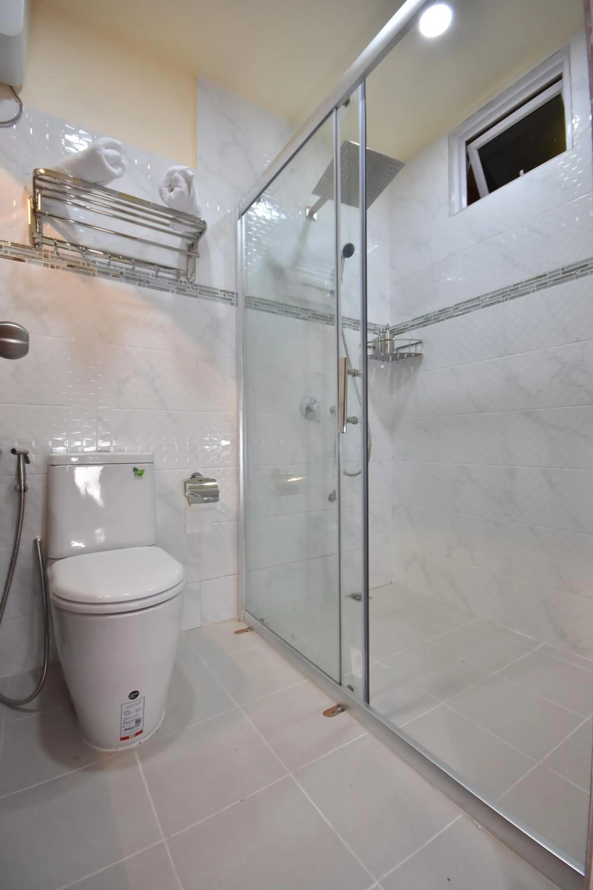 Bathroom in Paguro Beach Inn