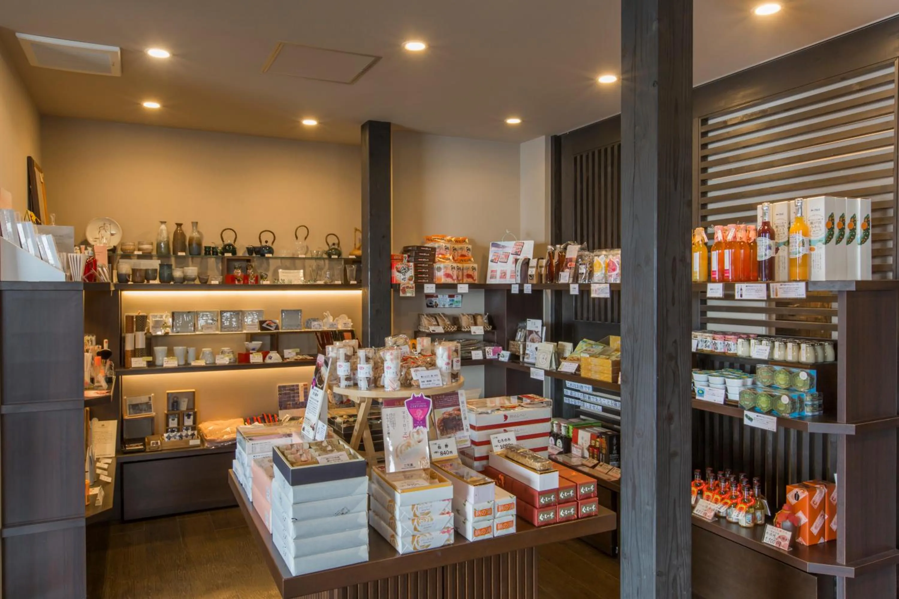 On-site shops in Migiwatei Ochi Kochi