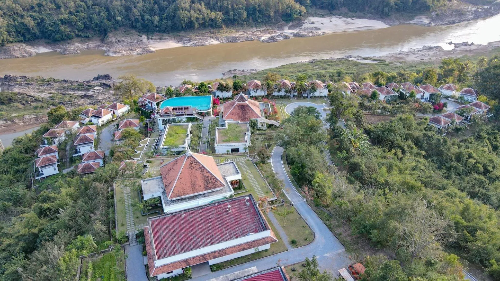 Property building in Le Grand Pakbeng