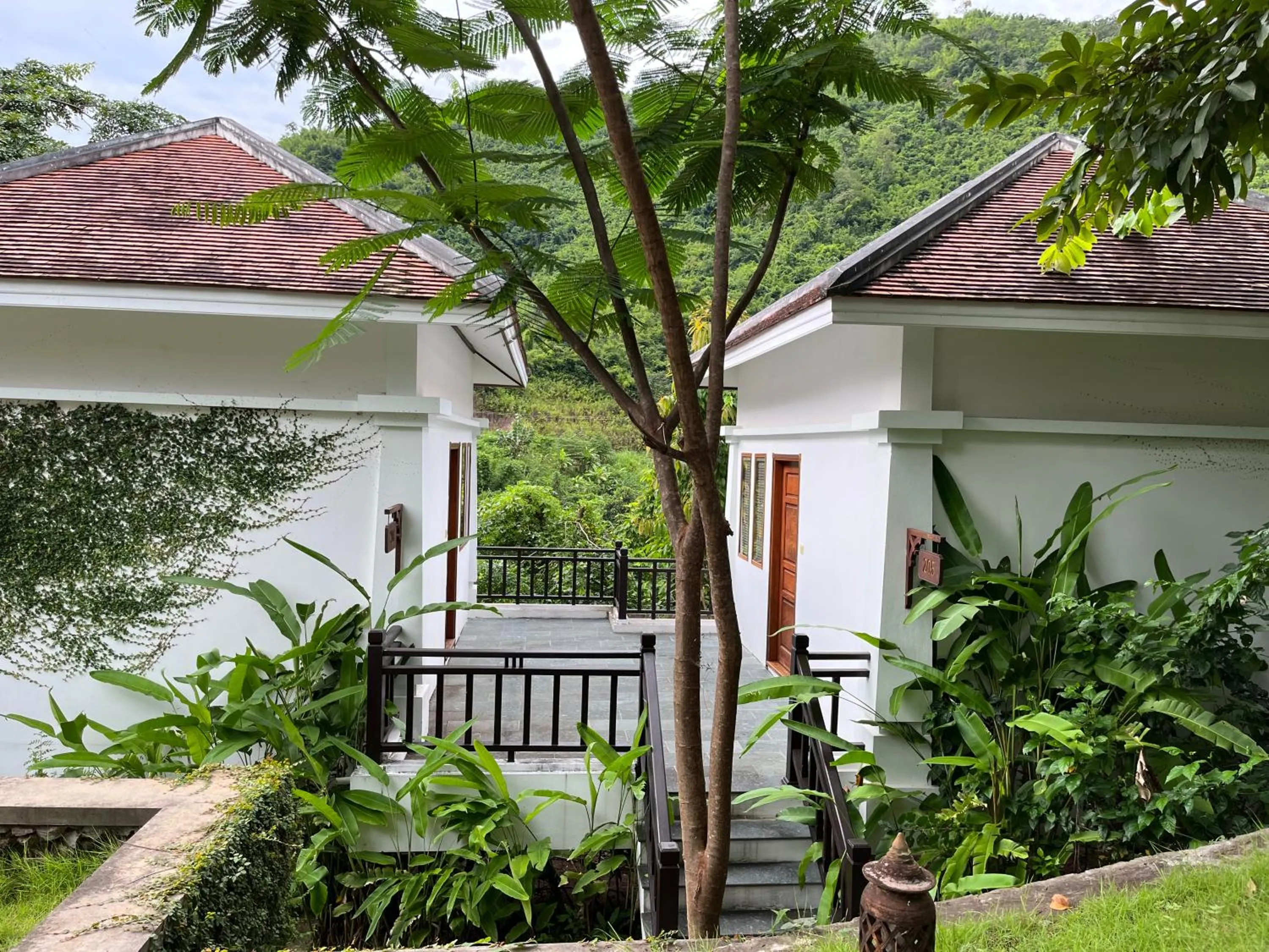 Property building in Le Grand Pakbeng