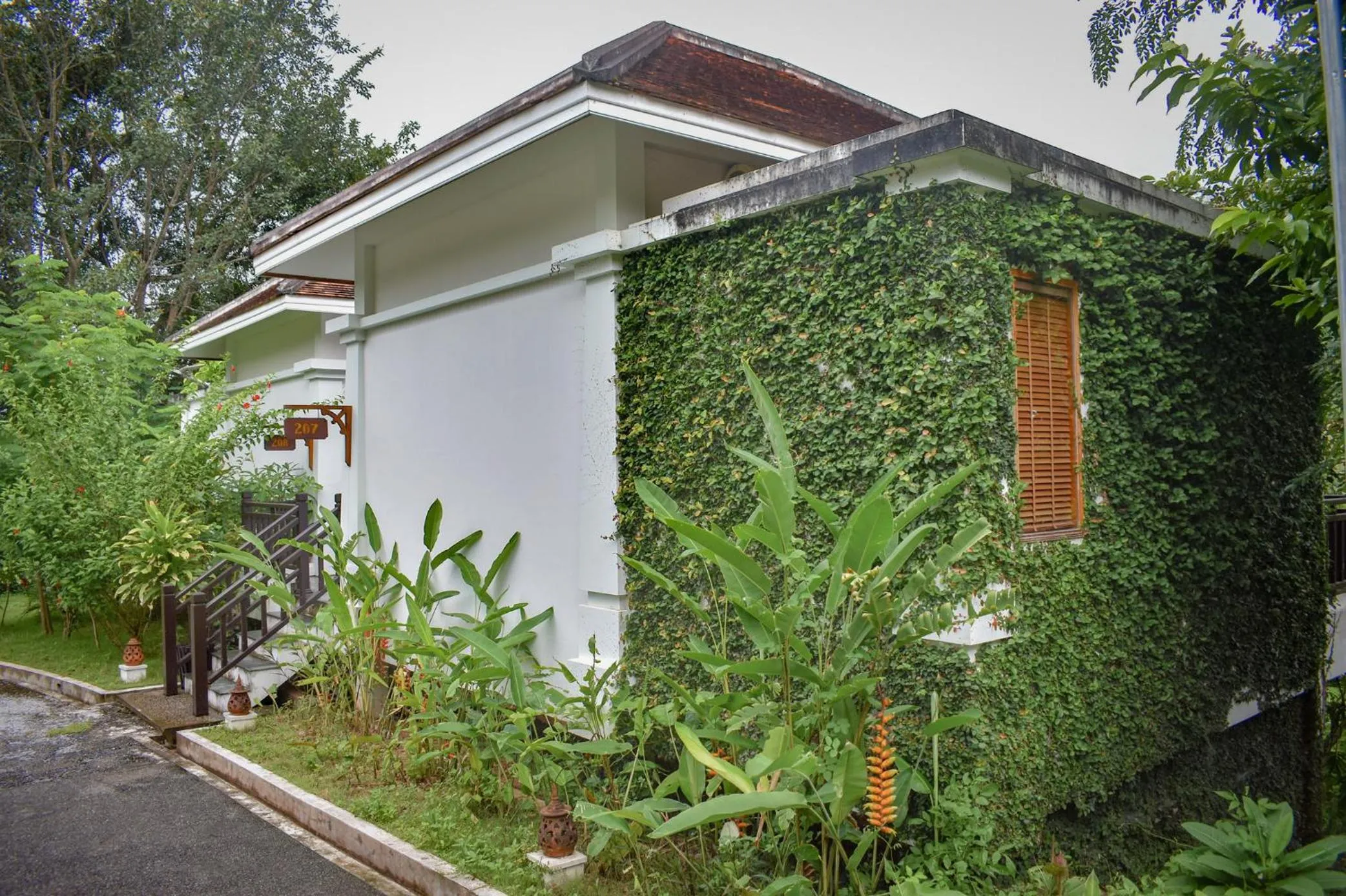 Property building in Le Grand Pakbeng