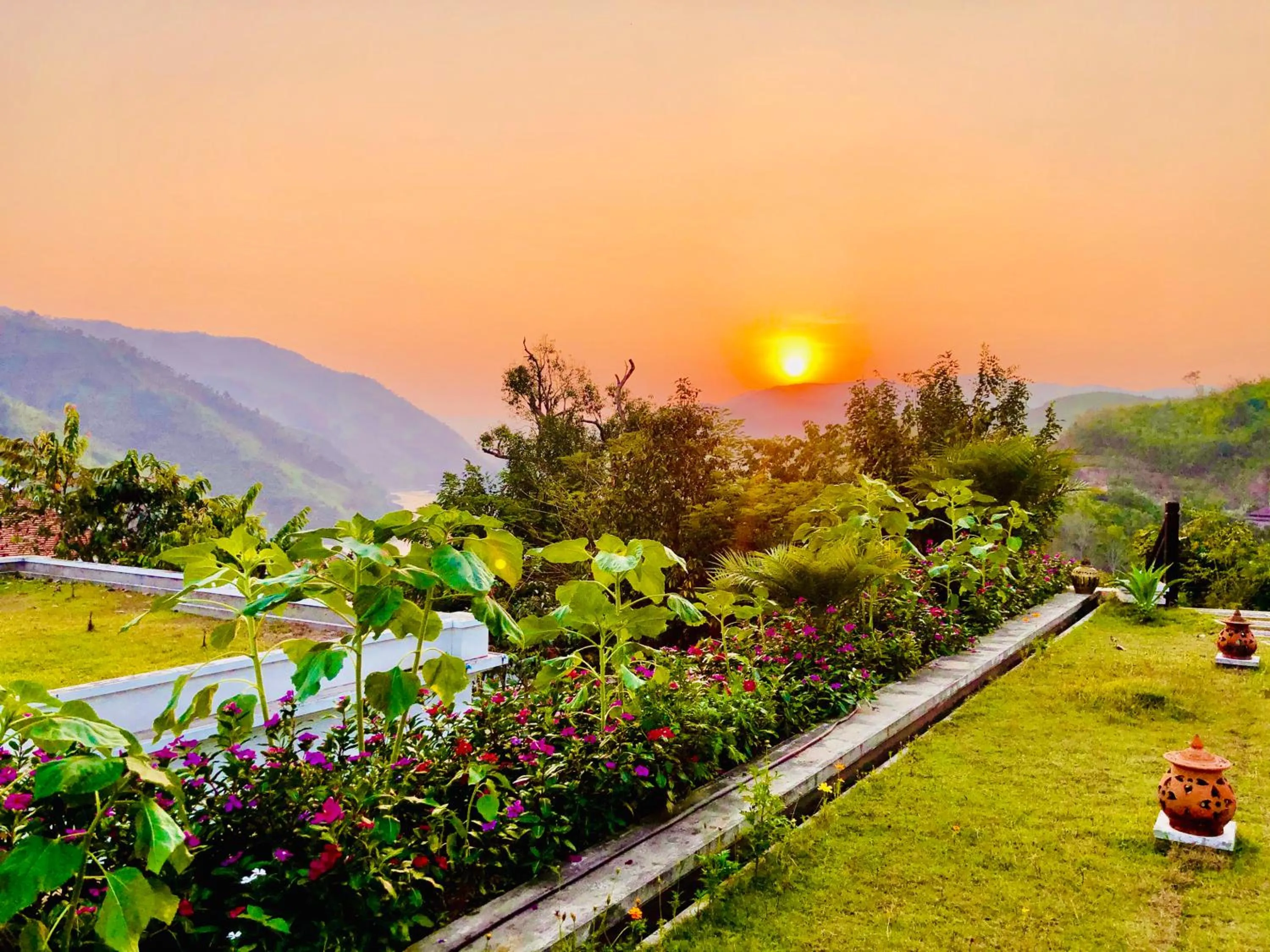 Garden view in Le Grand Pakbeng