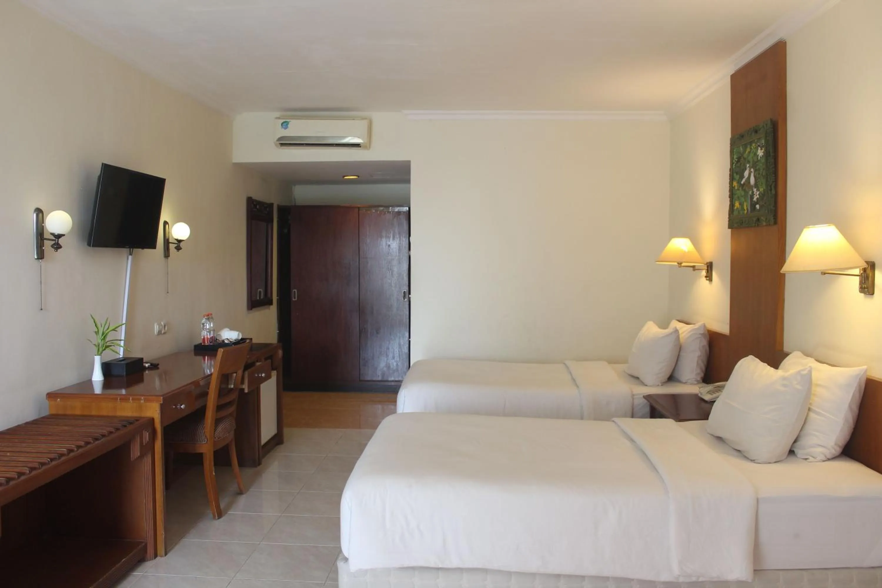 Bedroom, Bed in Inna Tretes Hotel & Resort