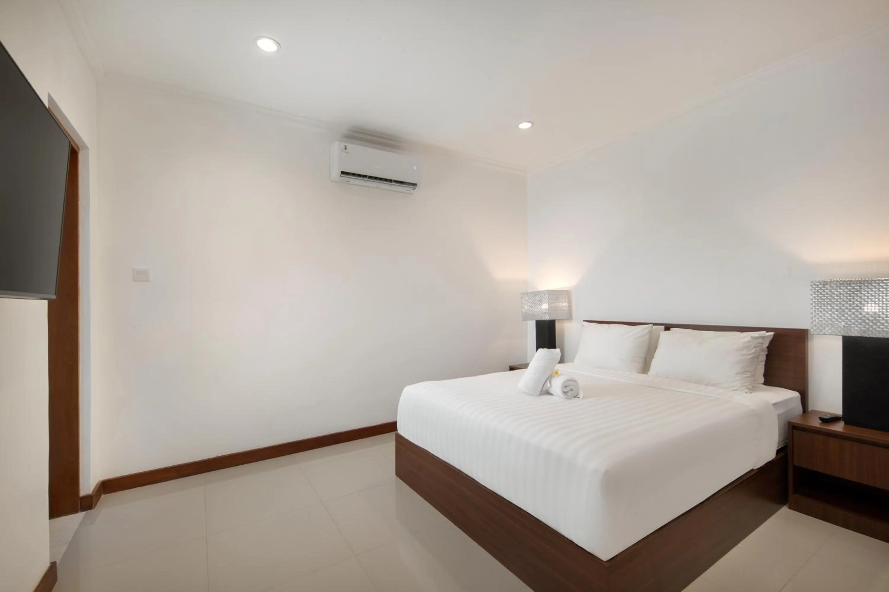 Bedroom, Bed in Daha Mansions Seminyak