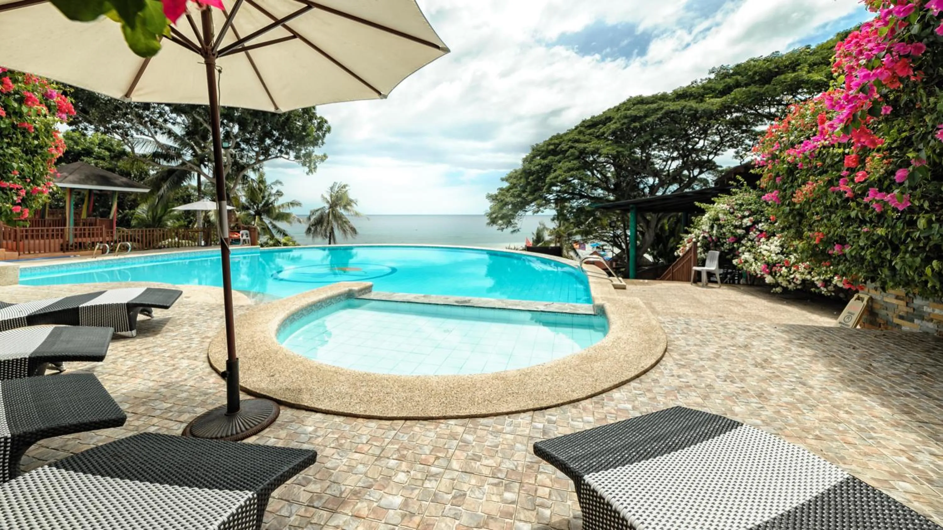 Summer in Flushing Meadows Resorts & Playground