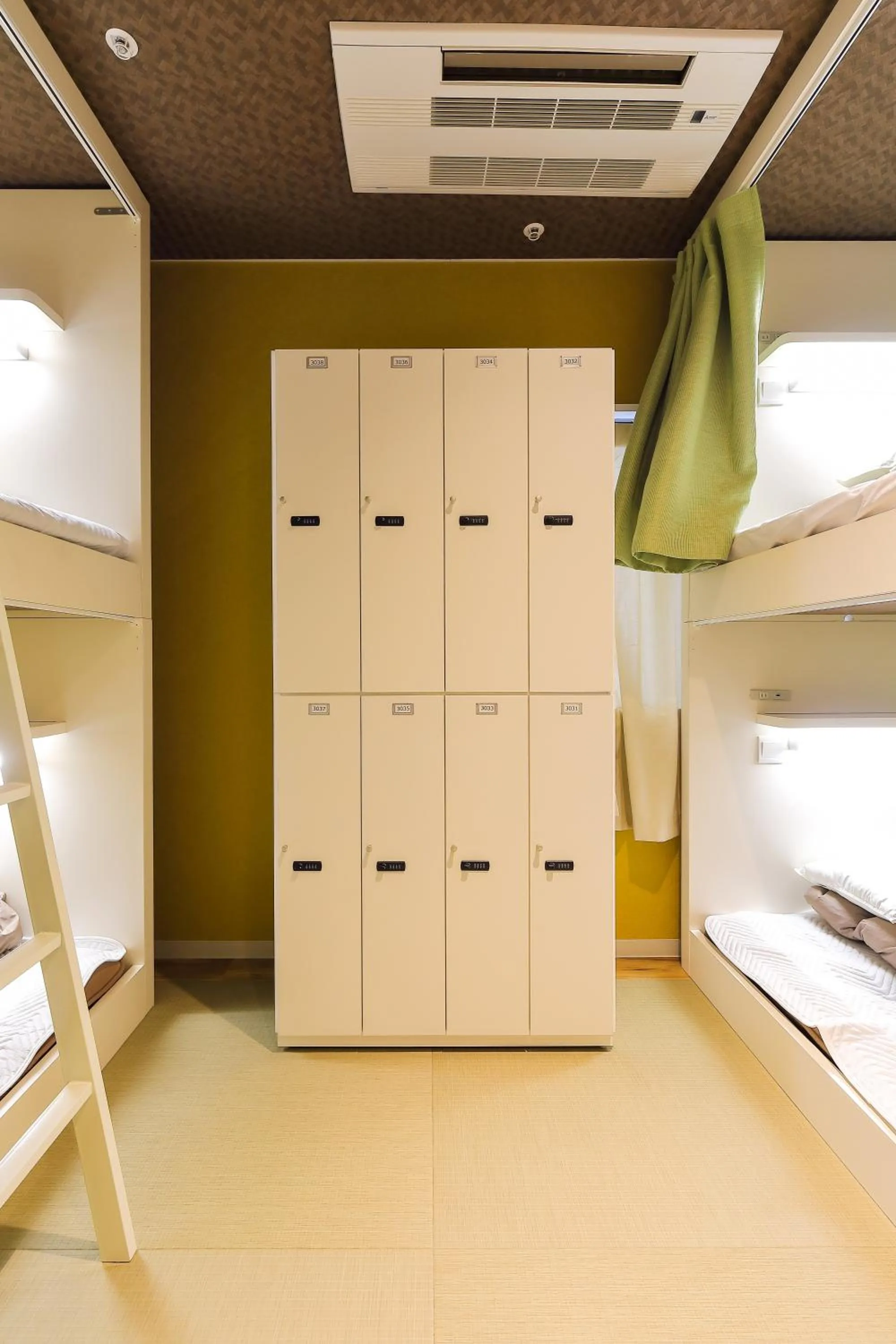 Photo of the whole room, Bed in Guesthouse Kobe Nadeshikoya