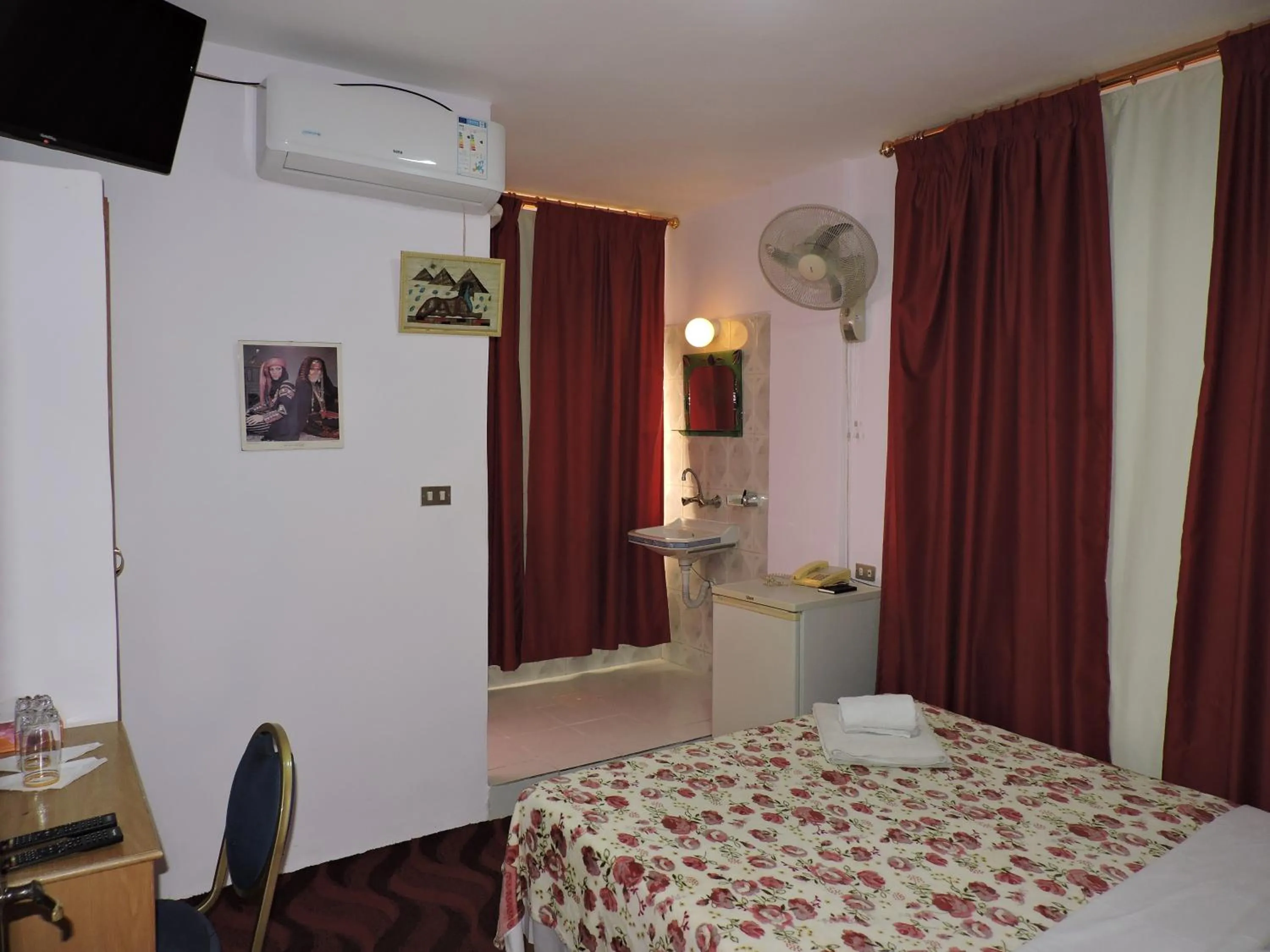 Decorative detail in Valentine Inn