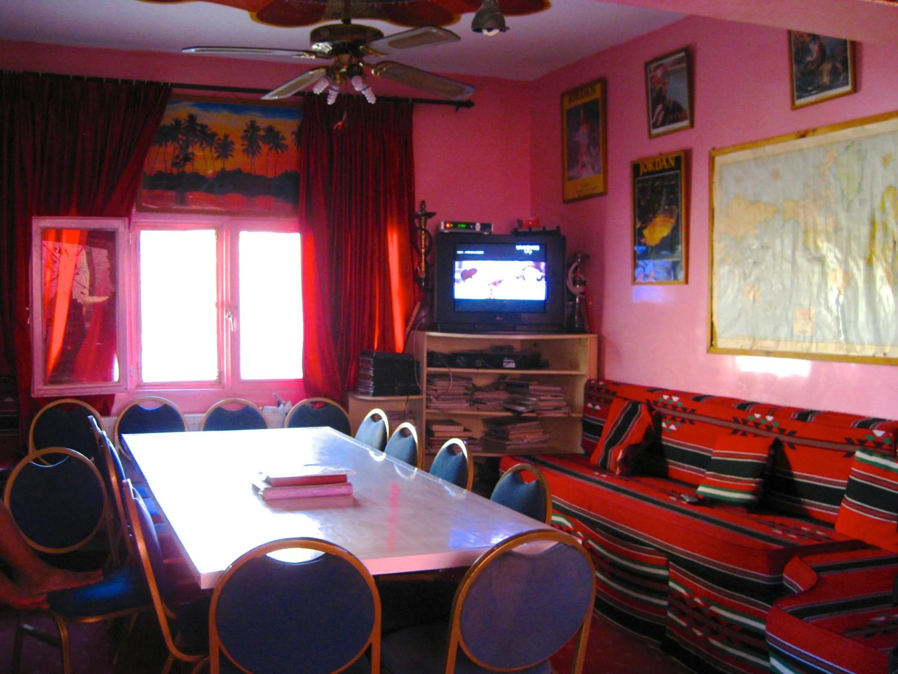 Restaurant/places to eat in Valentine Inn