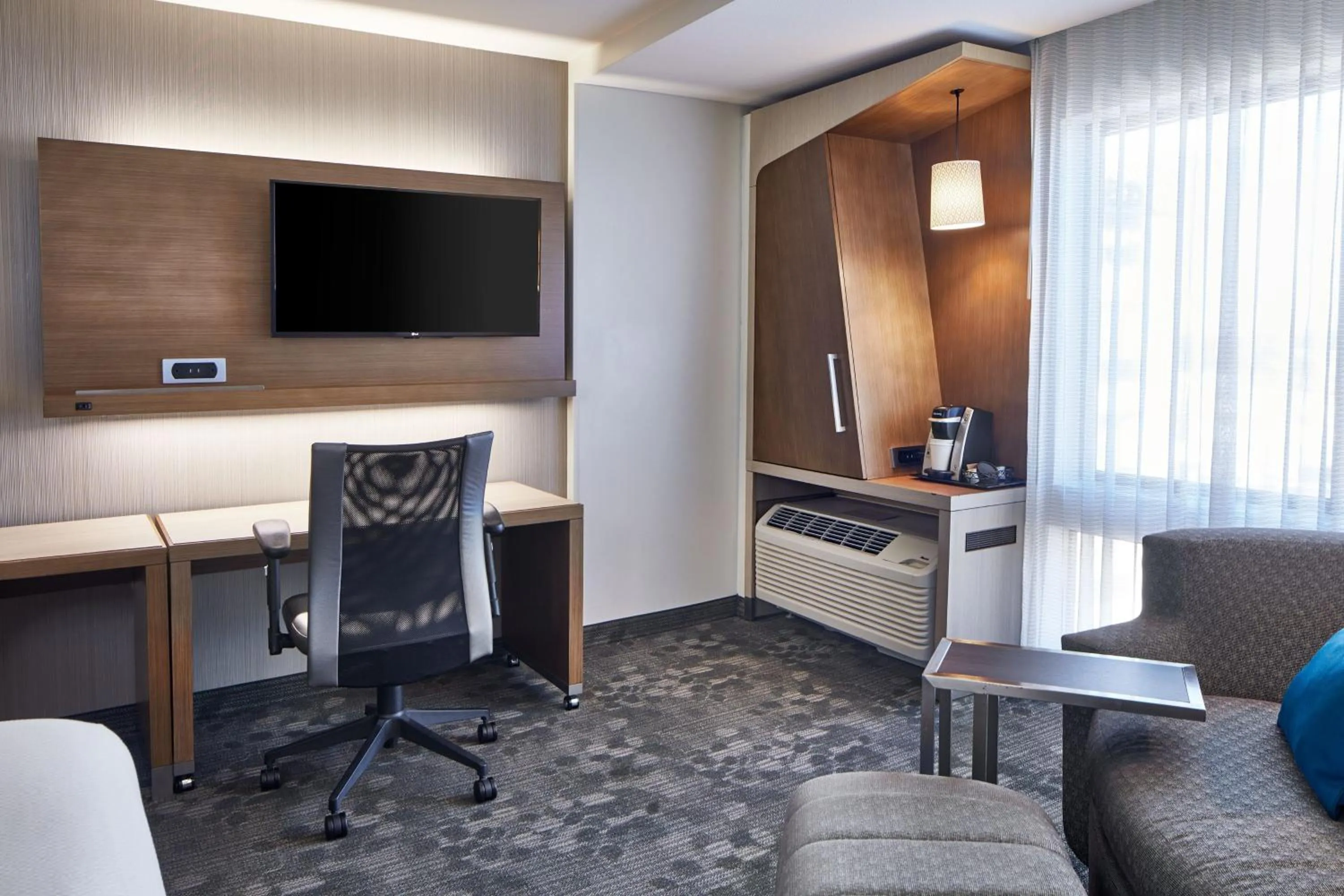 Photo of the whole room in Courtyard by Marriott Atlanta Lithia Springs