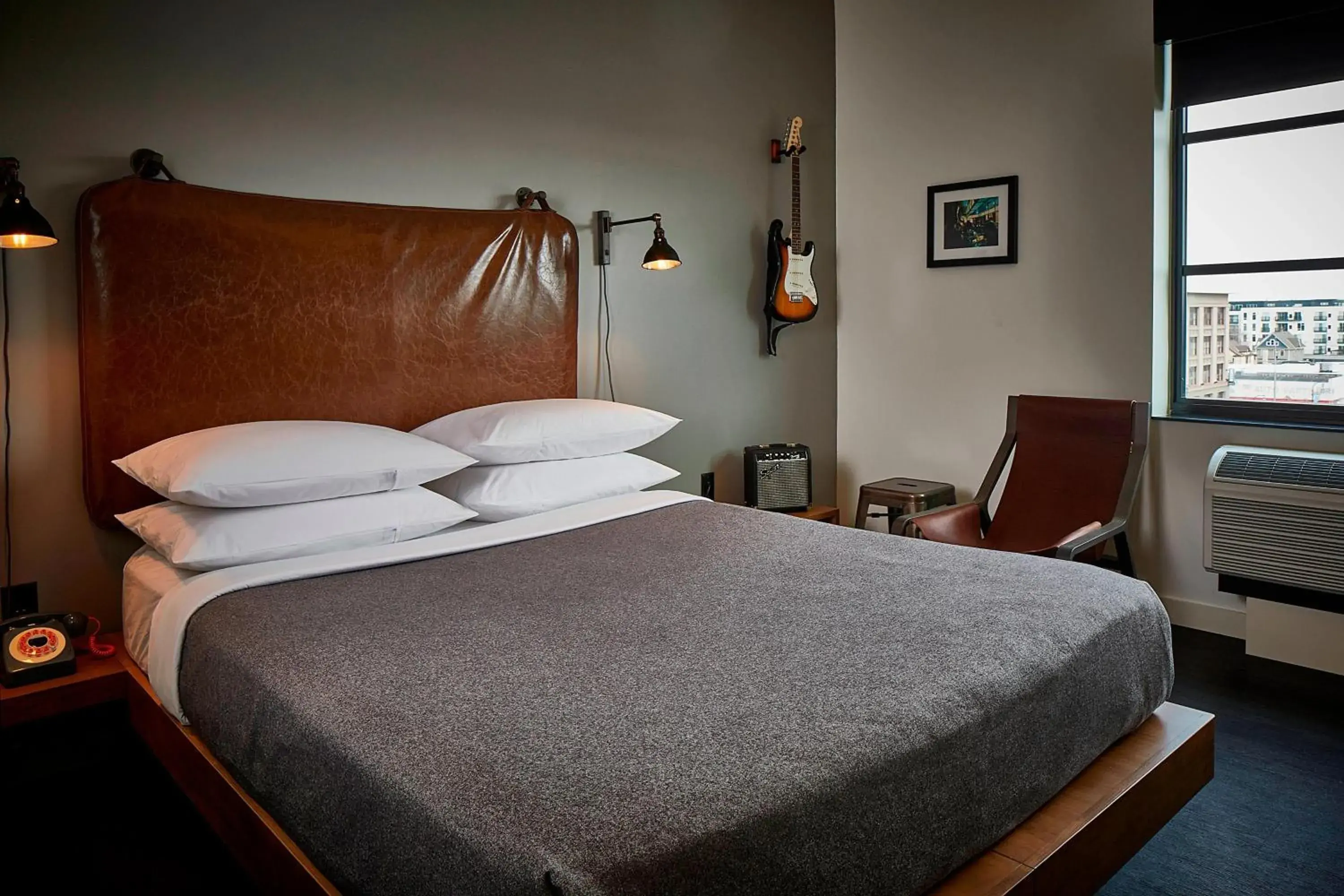 Queen Room in MOXY Minneapolis Uptown Queen Room in MOXY Minneapolis Uptown