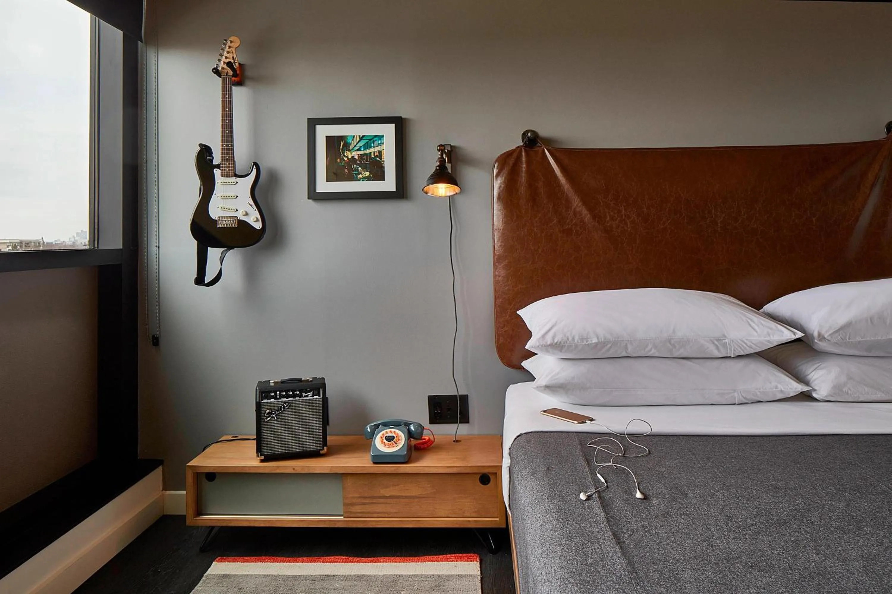 Photo of the whole room, Bed in MOXY Minneapolis Uptown