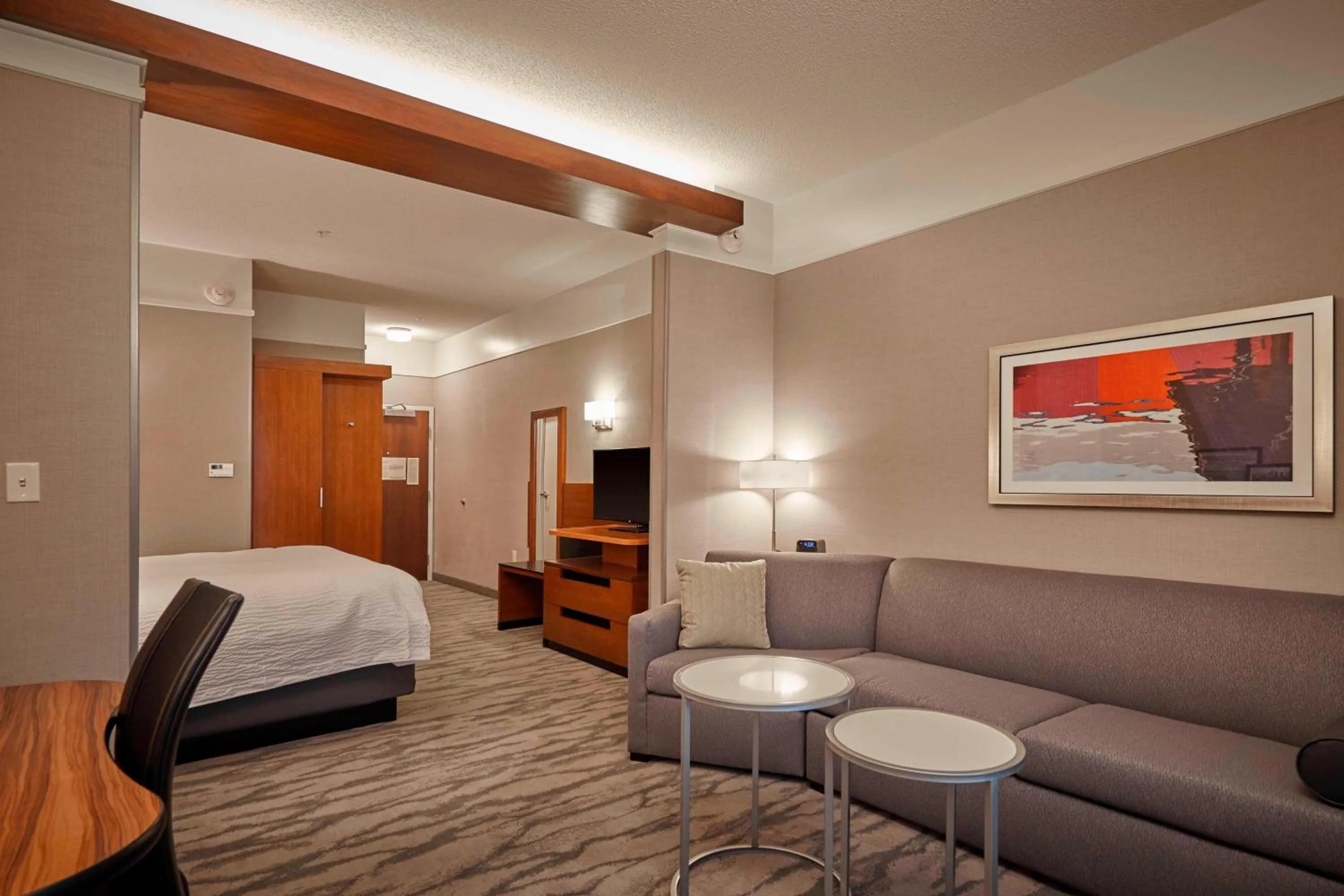 Photo of the whole room, Bed in Fairfield Inn & Suites by Marriott Grand Mound Centralia